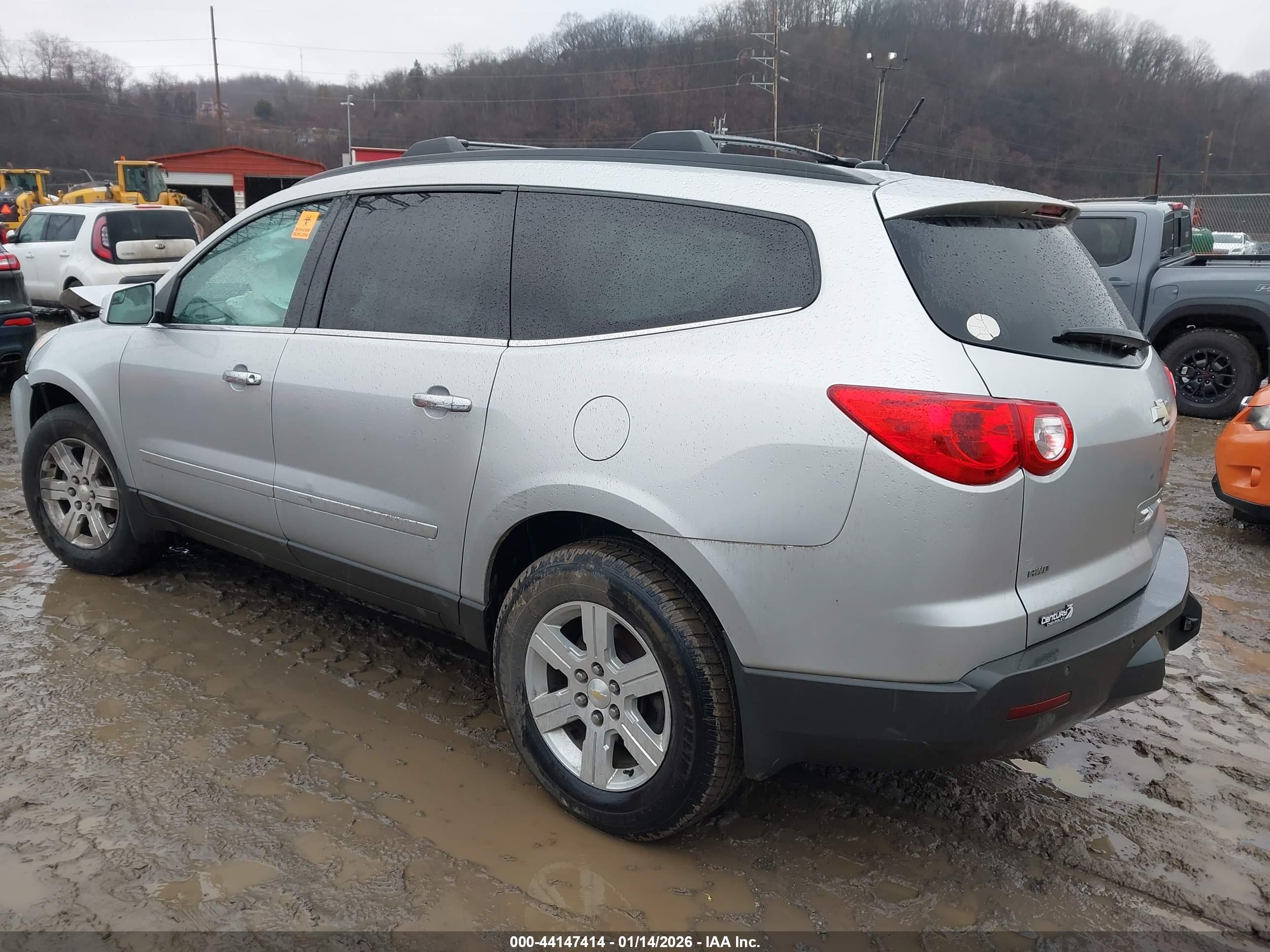 CHEVROLET TRAVERSE image 3