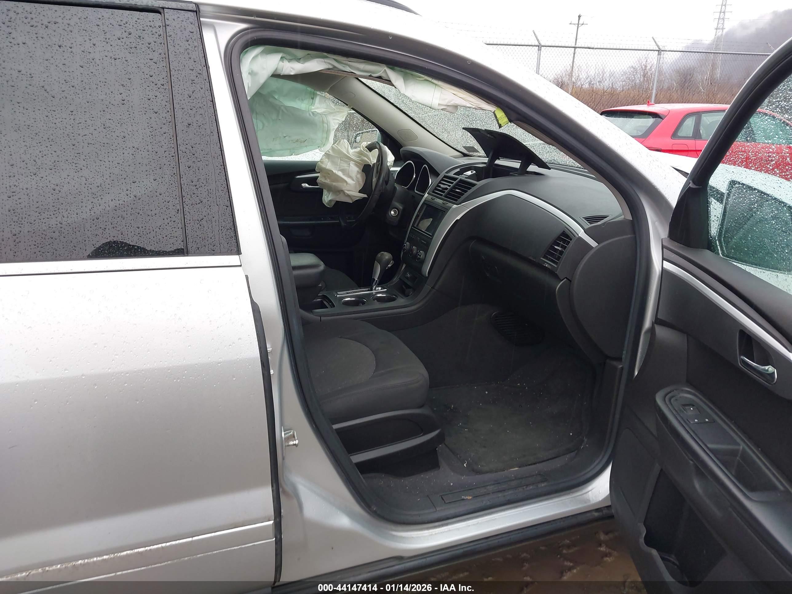 CHEVROLET TRAVERSE image 5
