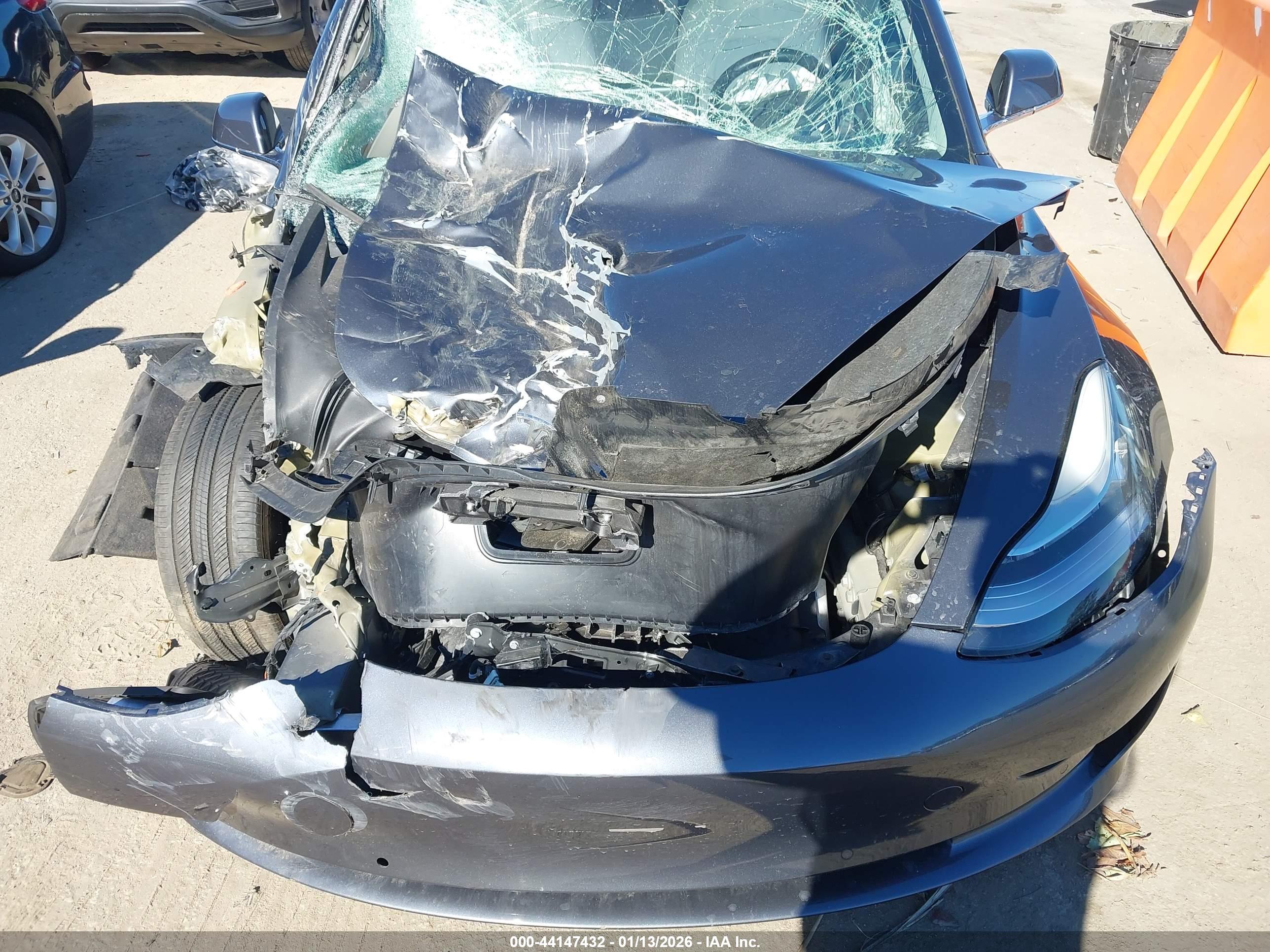 TESLA MODEL image 10