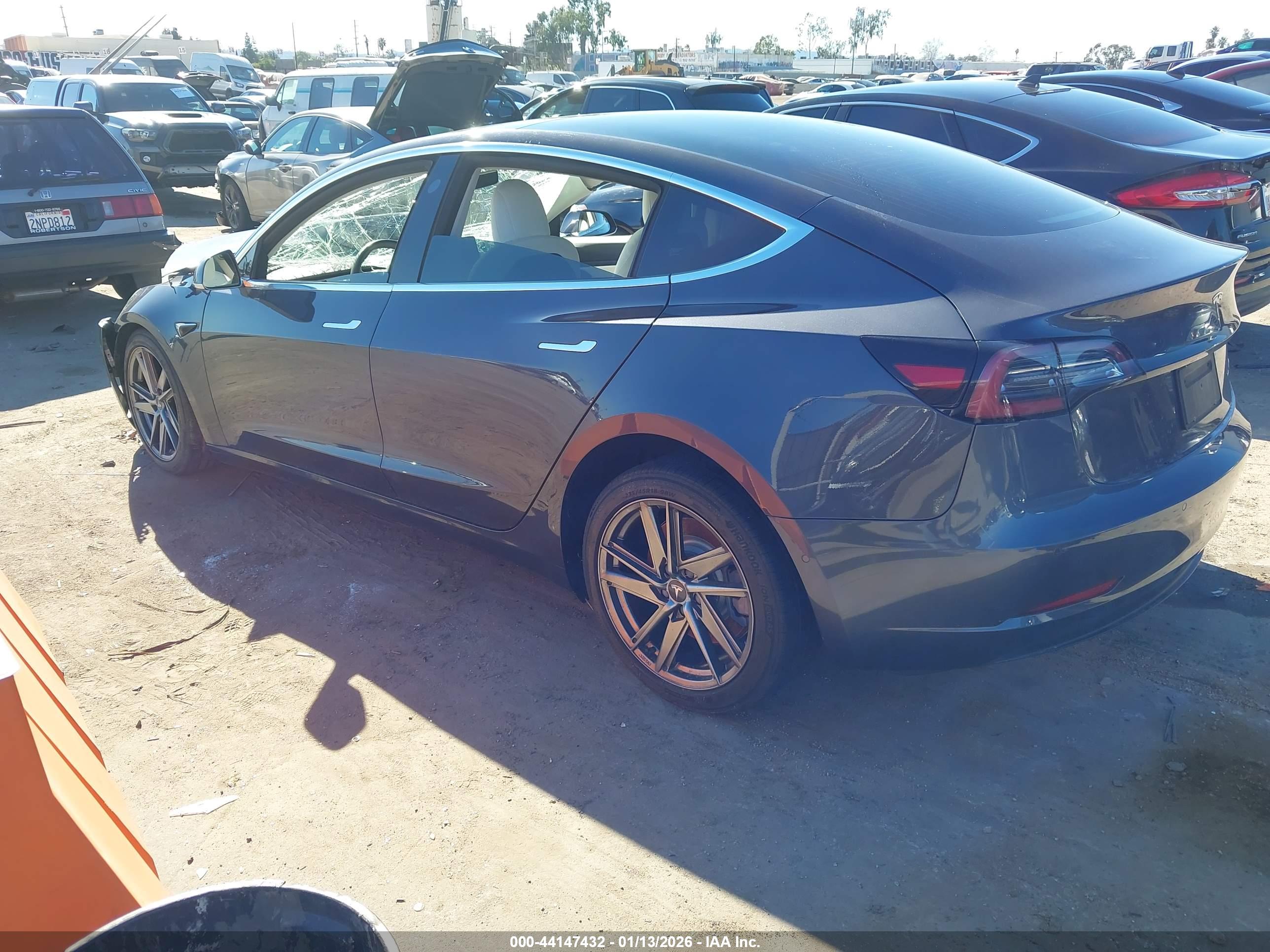 TESLA MODEL image 3