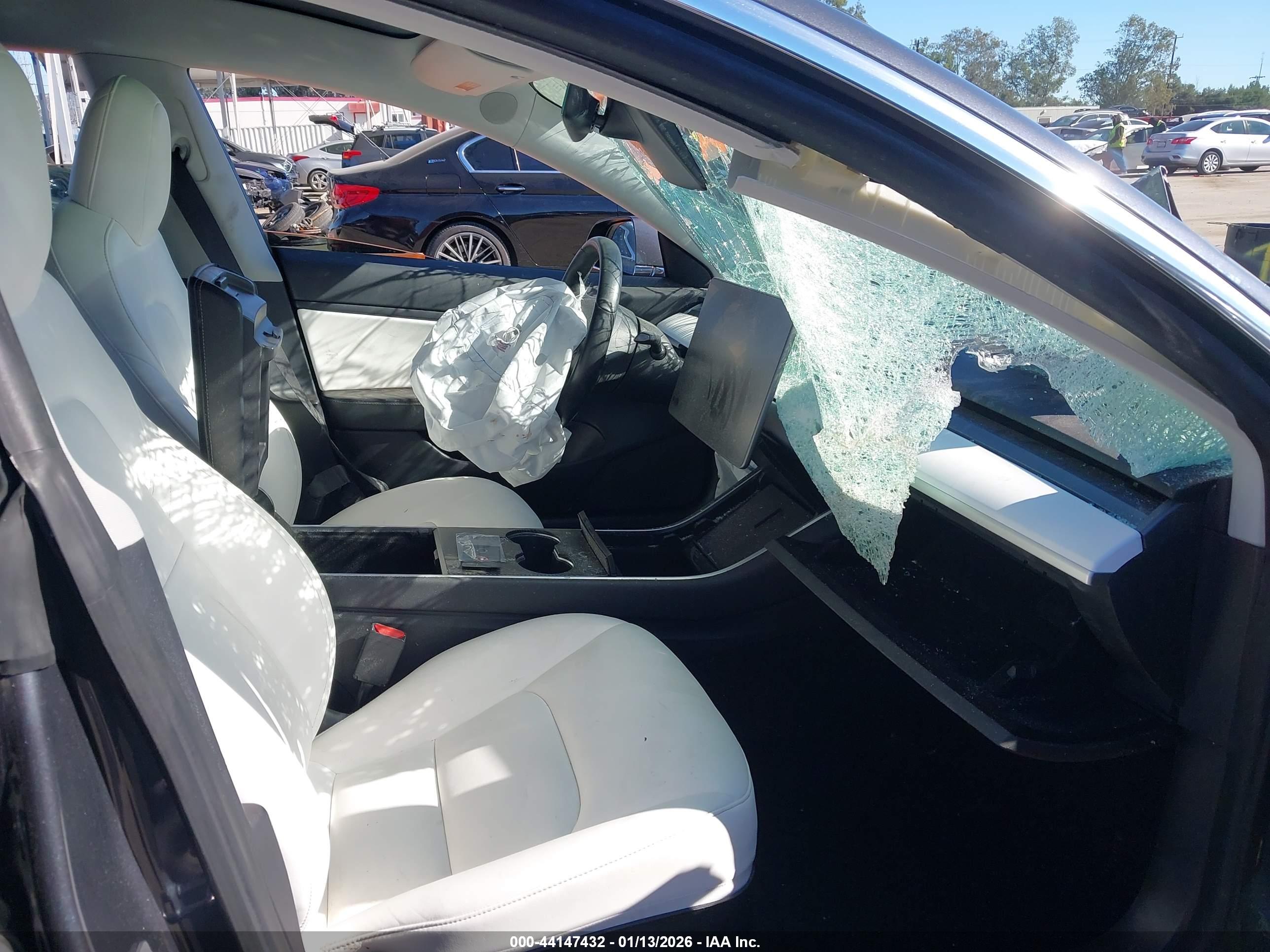 TESLA MODEL image 5