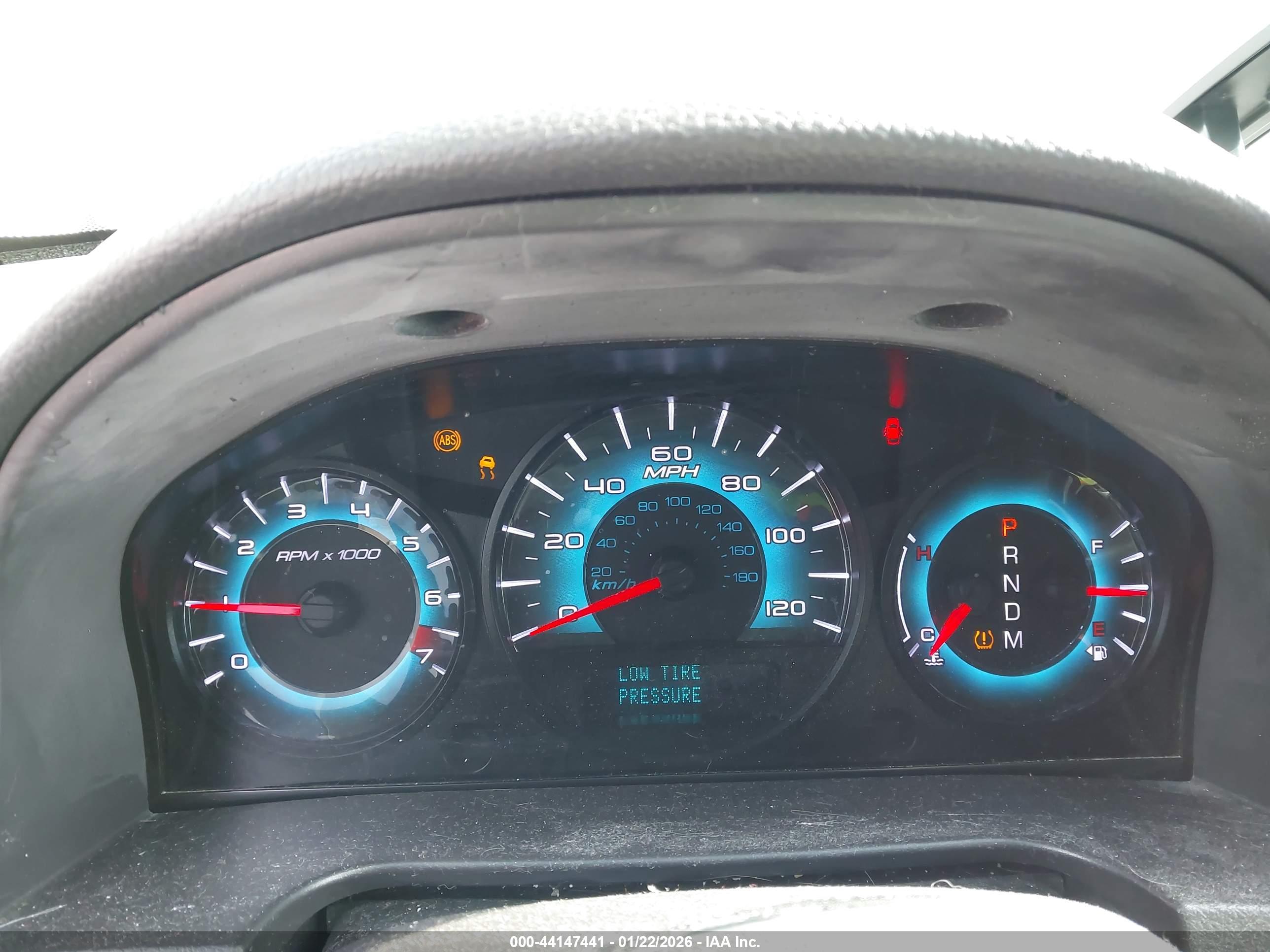 FORD FUSION image 7