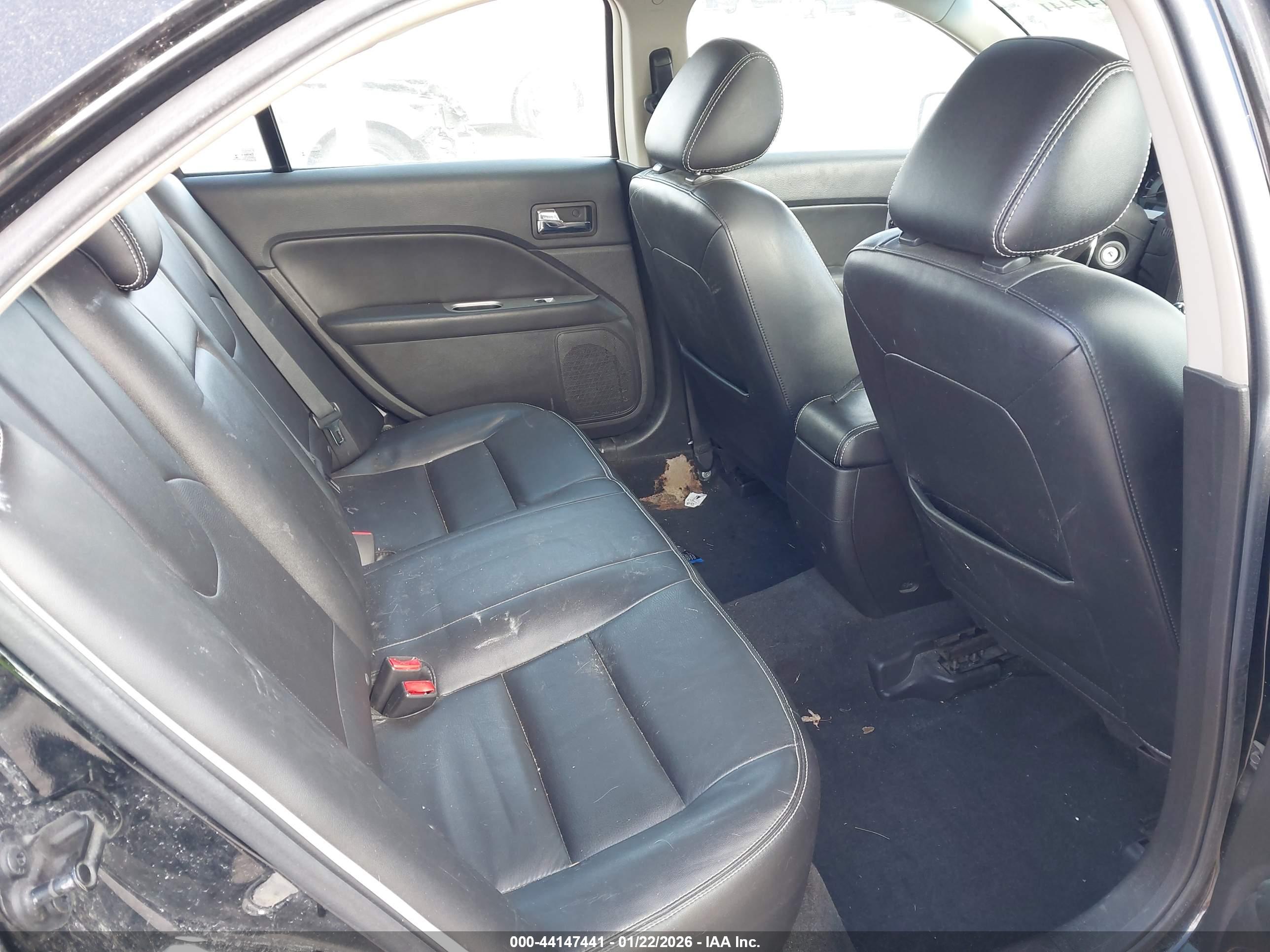 FORD FUSION image 8