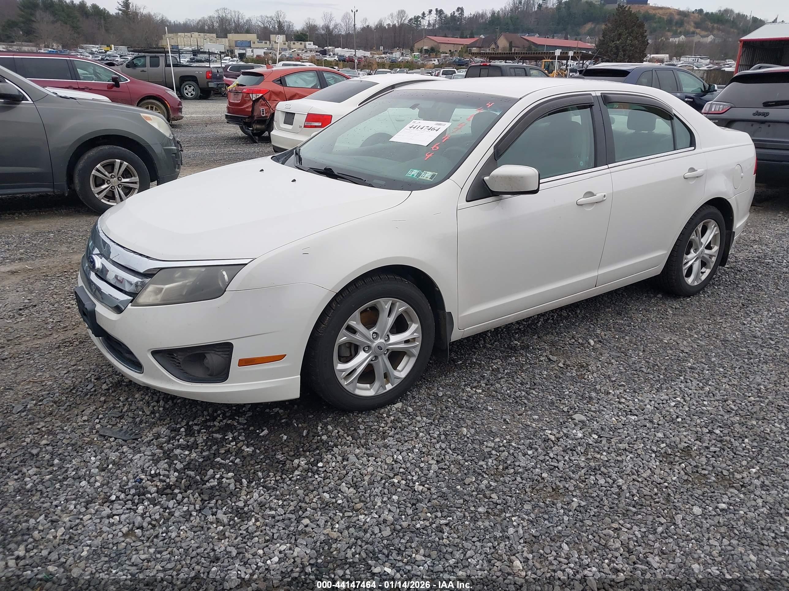 FORD FUSION image 2