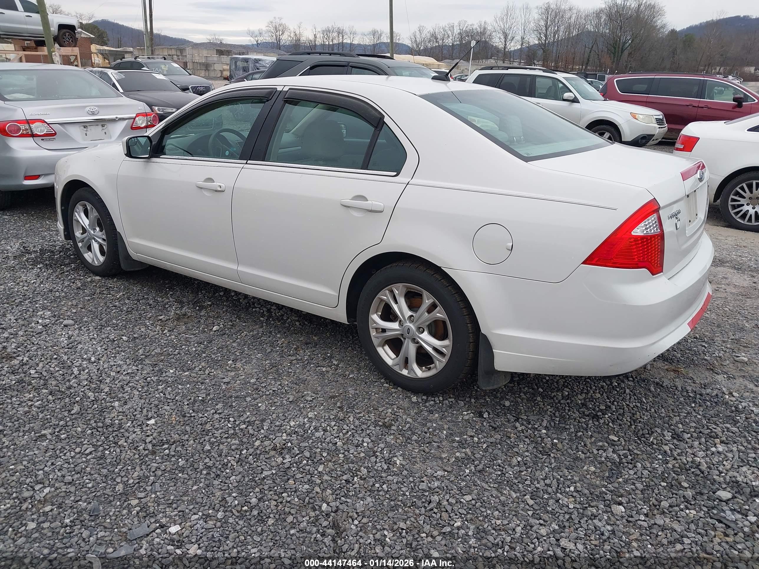 FORD FUSION image 3