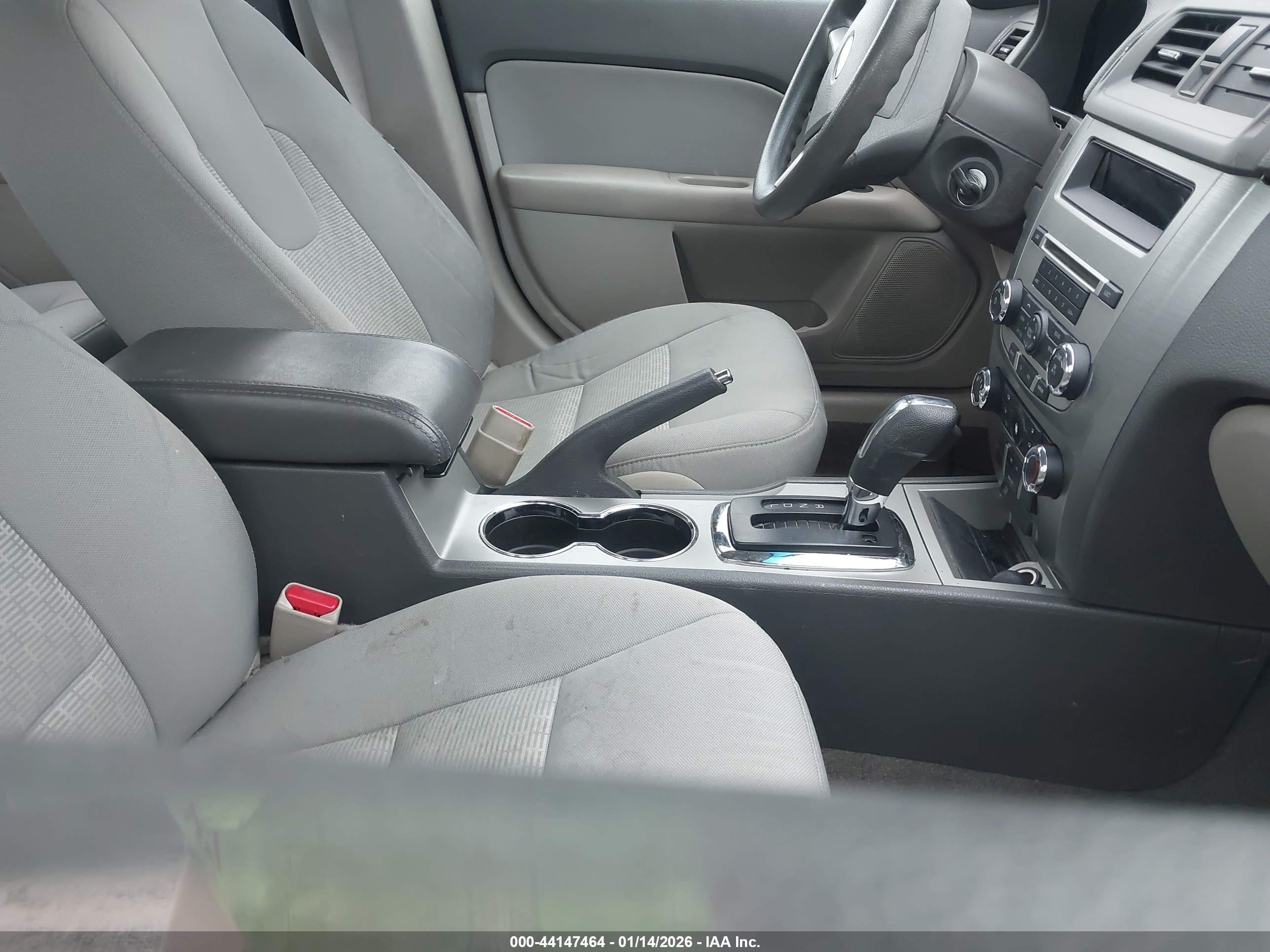 FORD FUSION image 5