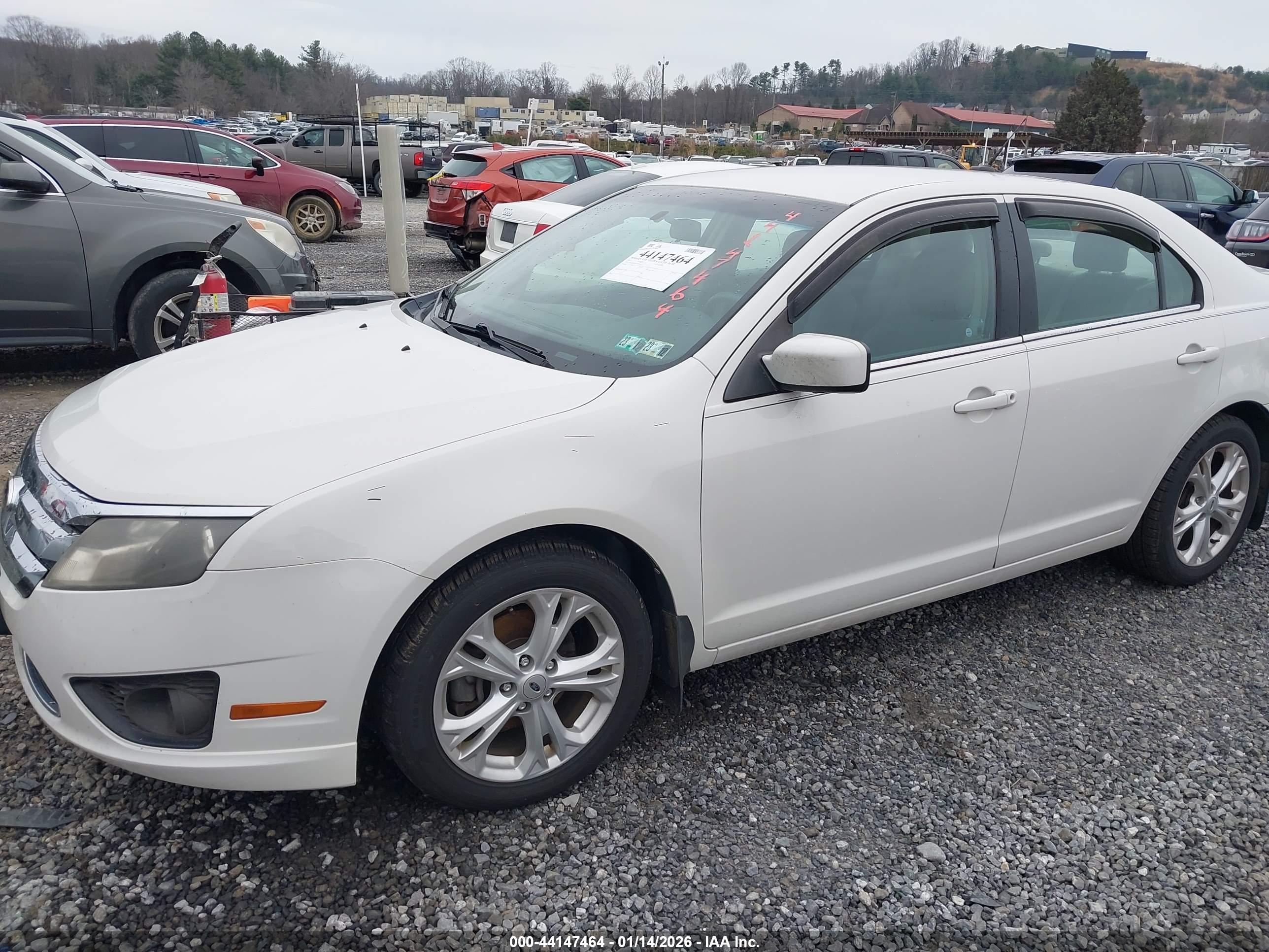 FORD FUSION image 6