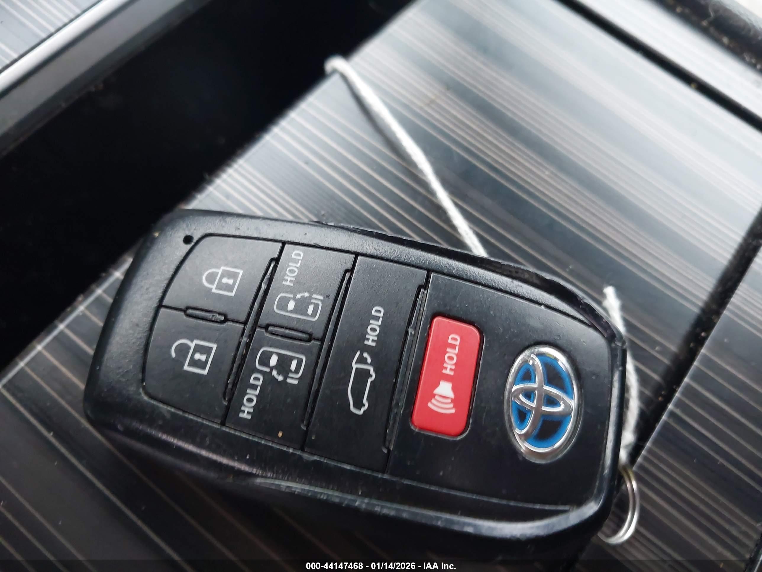 TOYOTA SIENNA image 11