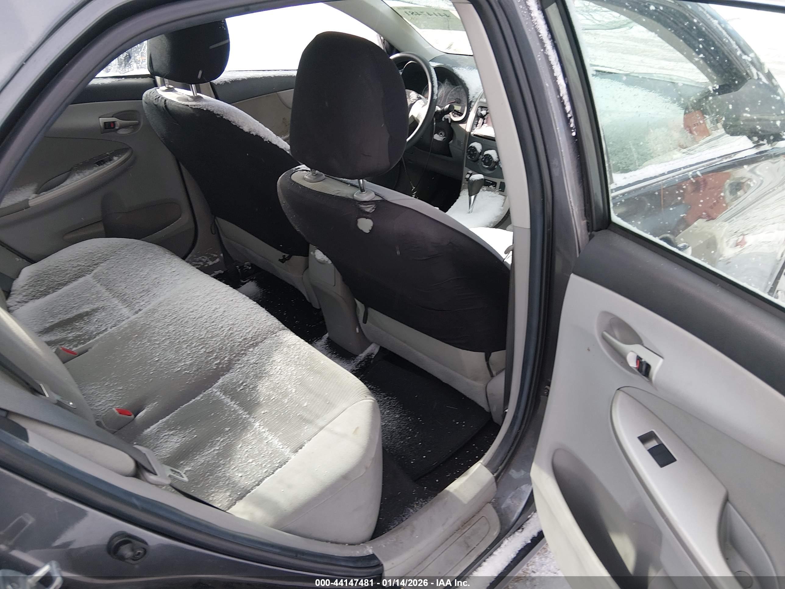 TOYOTA COROLLA image 8