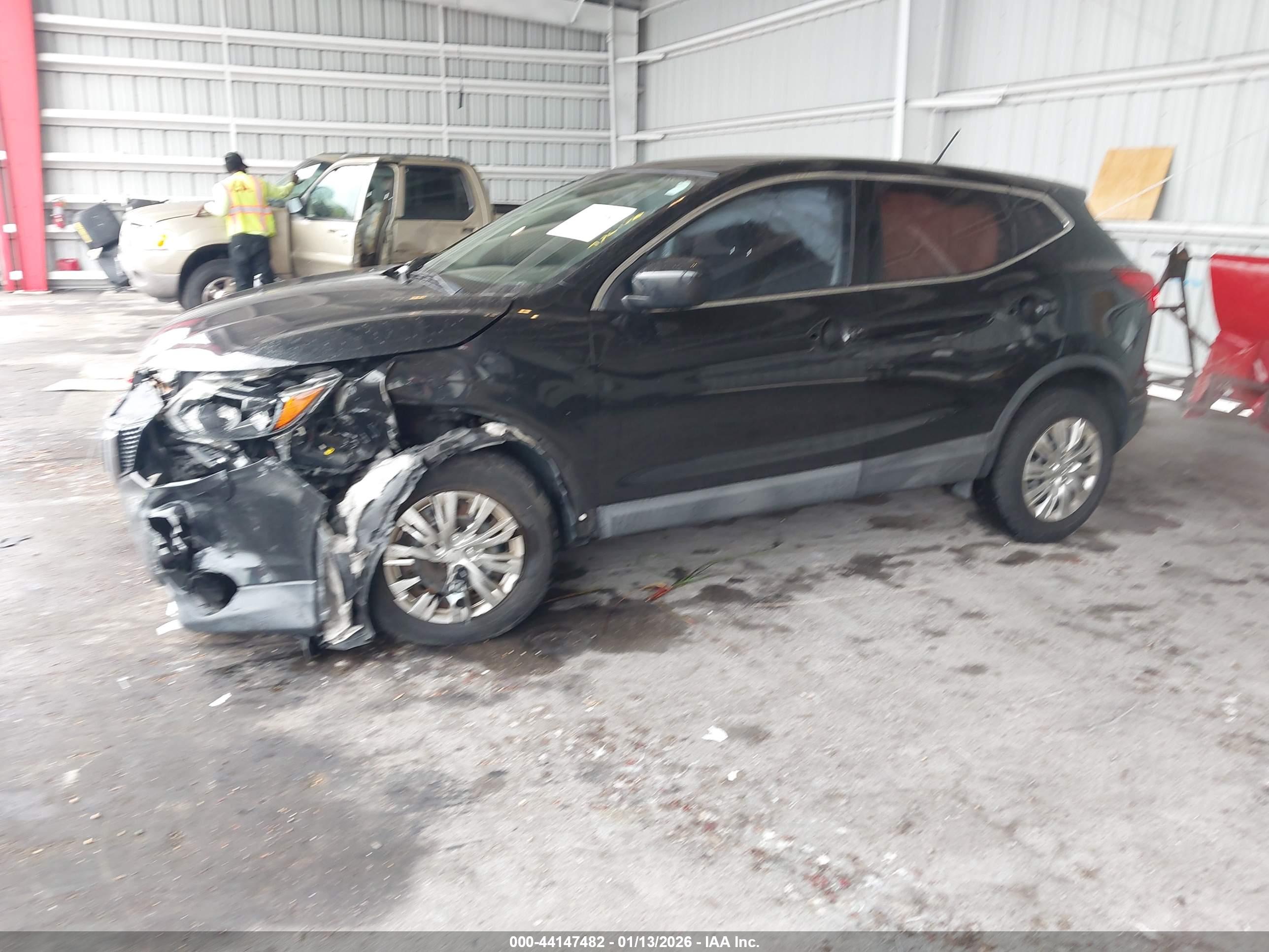 NISSAN ROGUE image 2