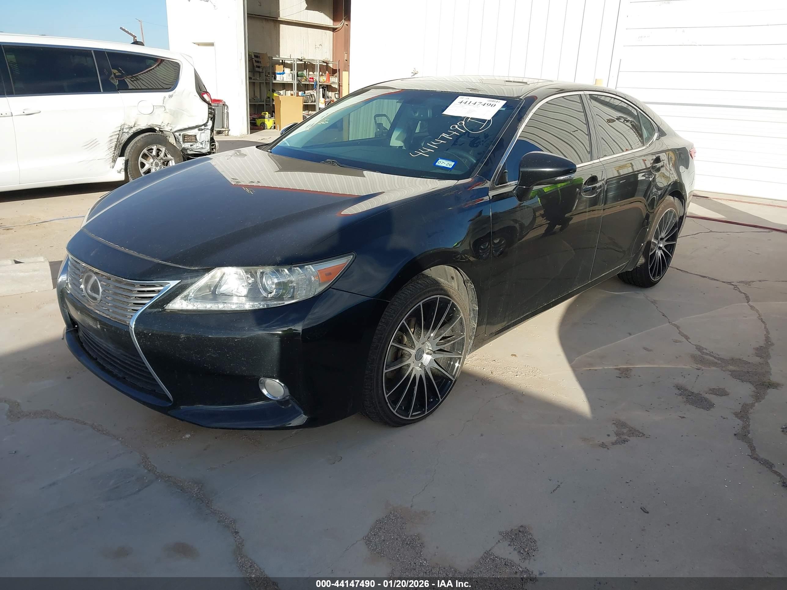 LEXUS ES image 2