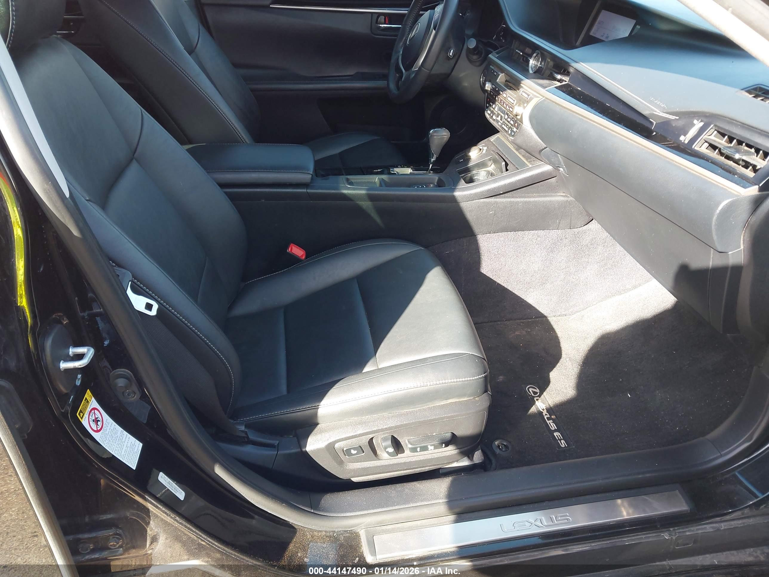 LEXUS ES image 5