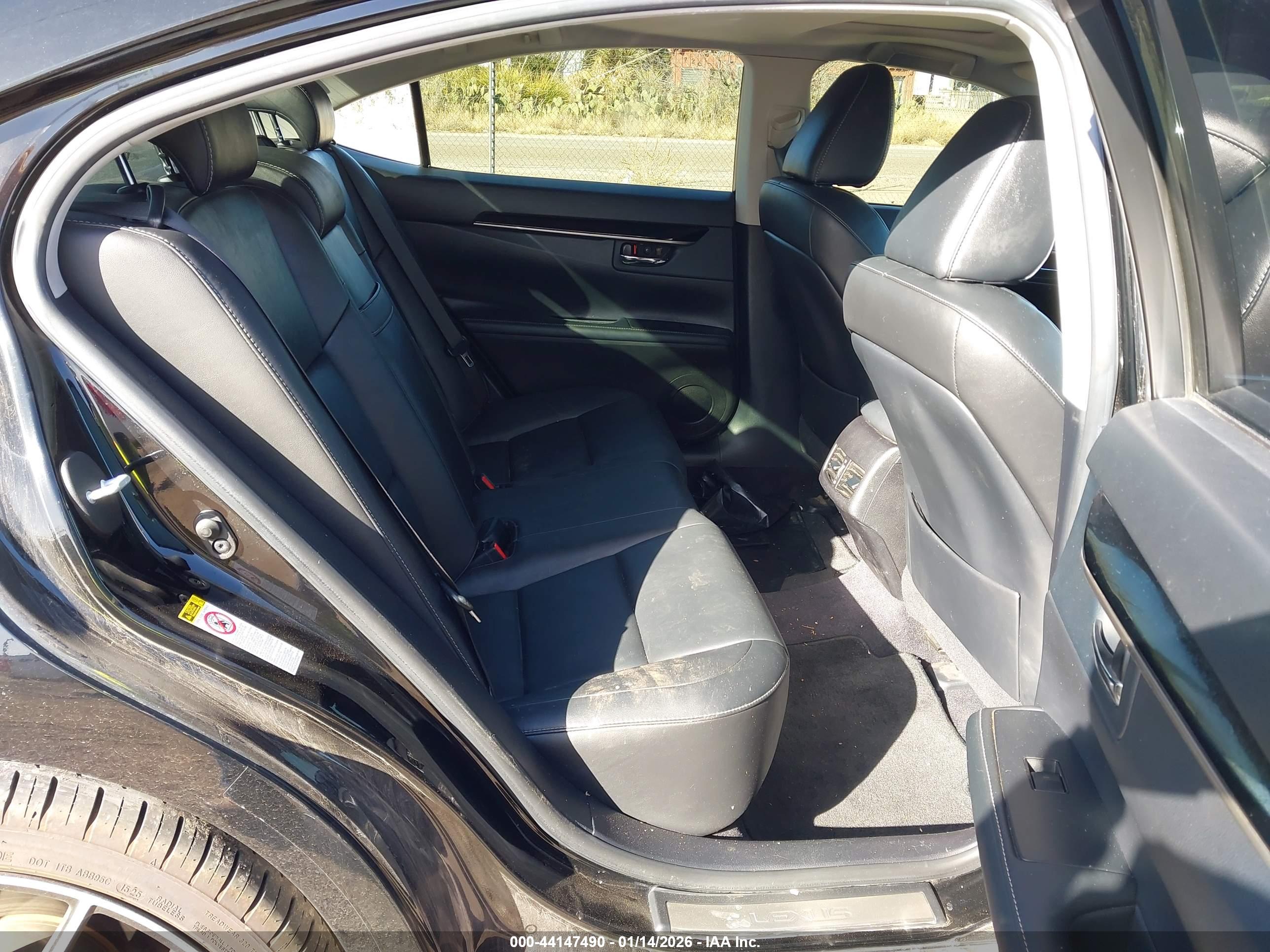 LEXUS ES image 8