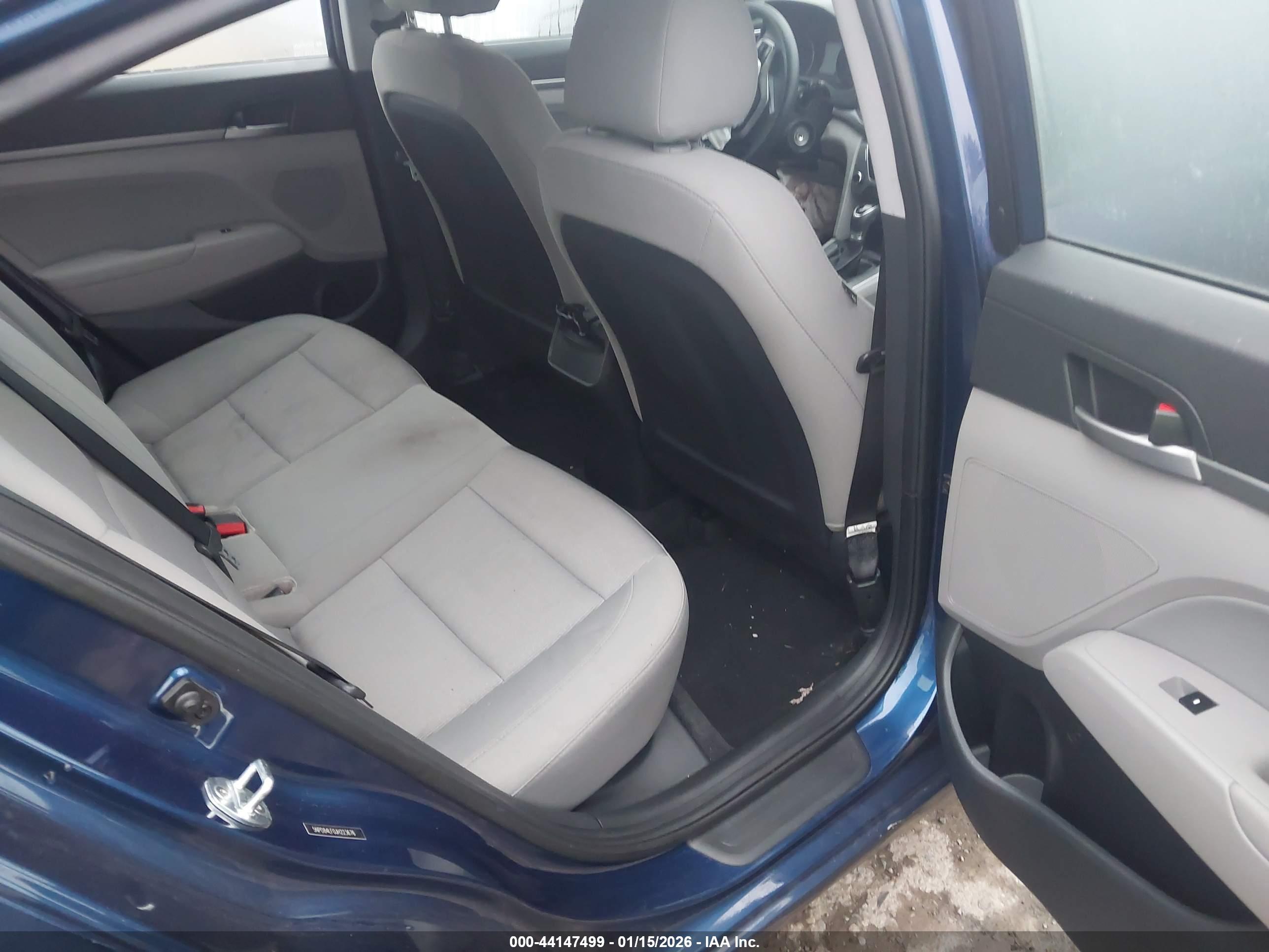 HYUNDAI ELANTRA image 8