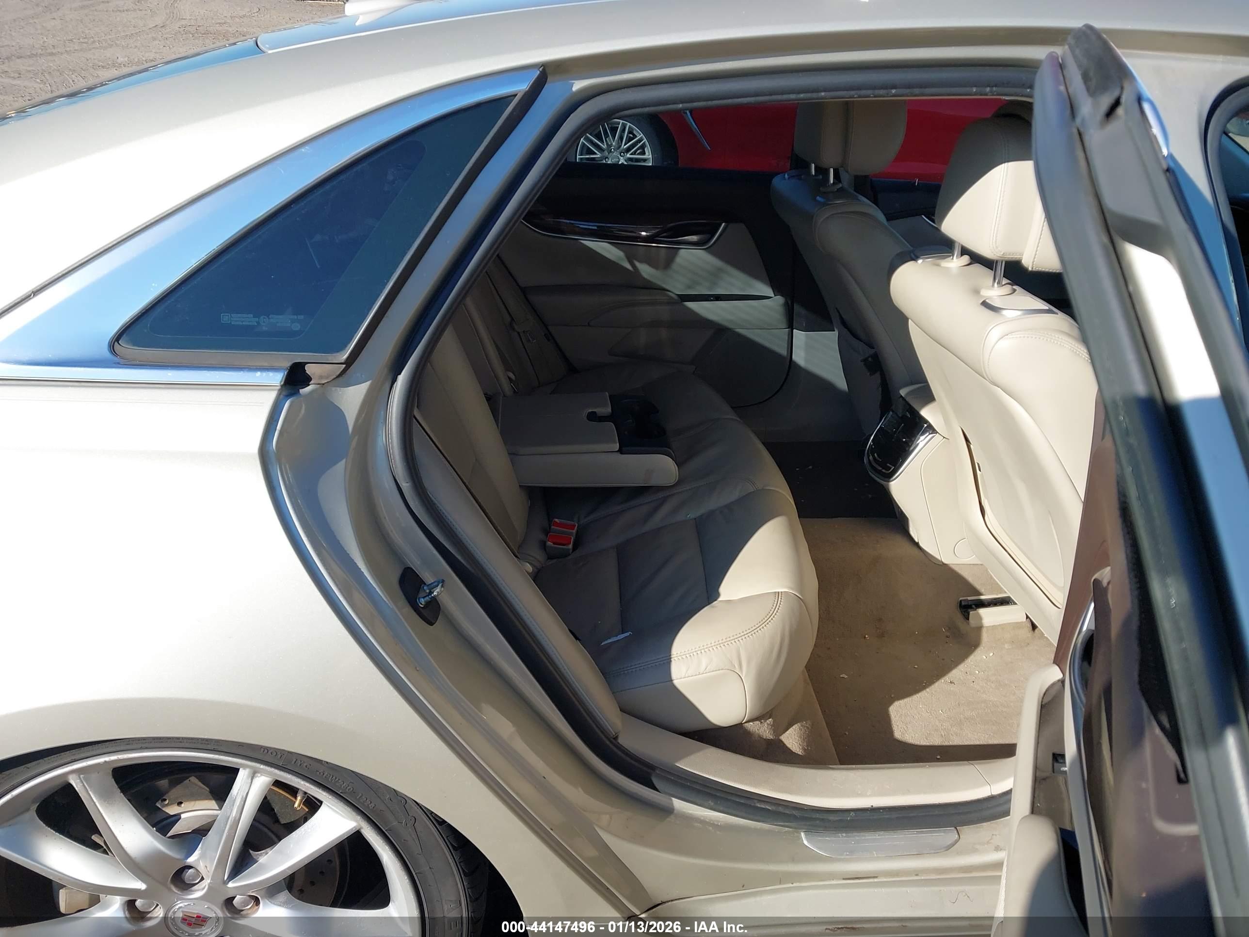 CADILLAC XTS image 8