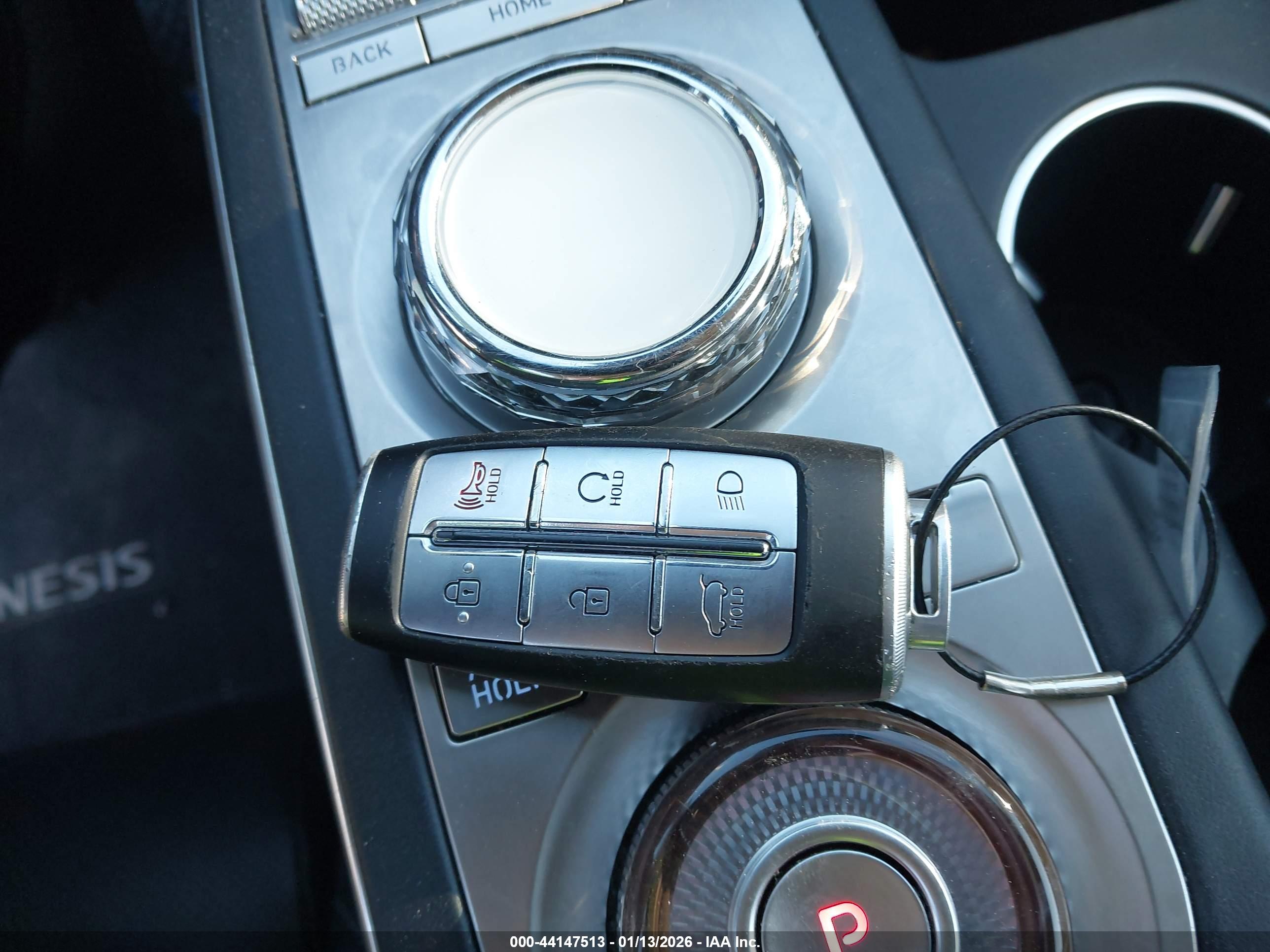 GENESIS GV70 image 11