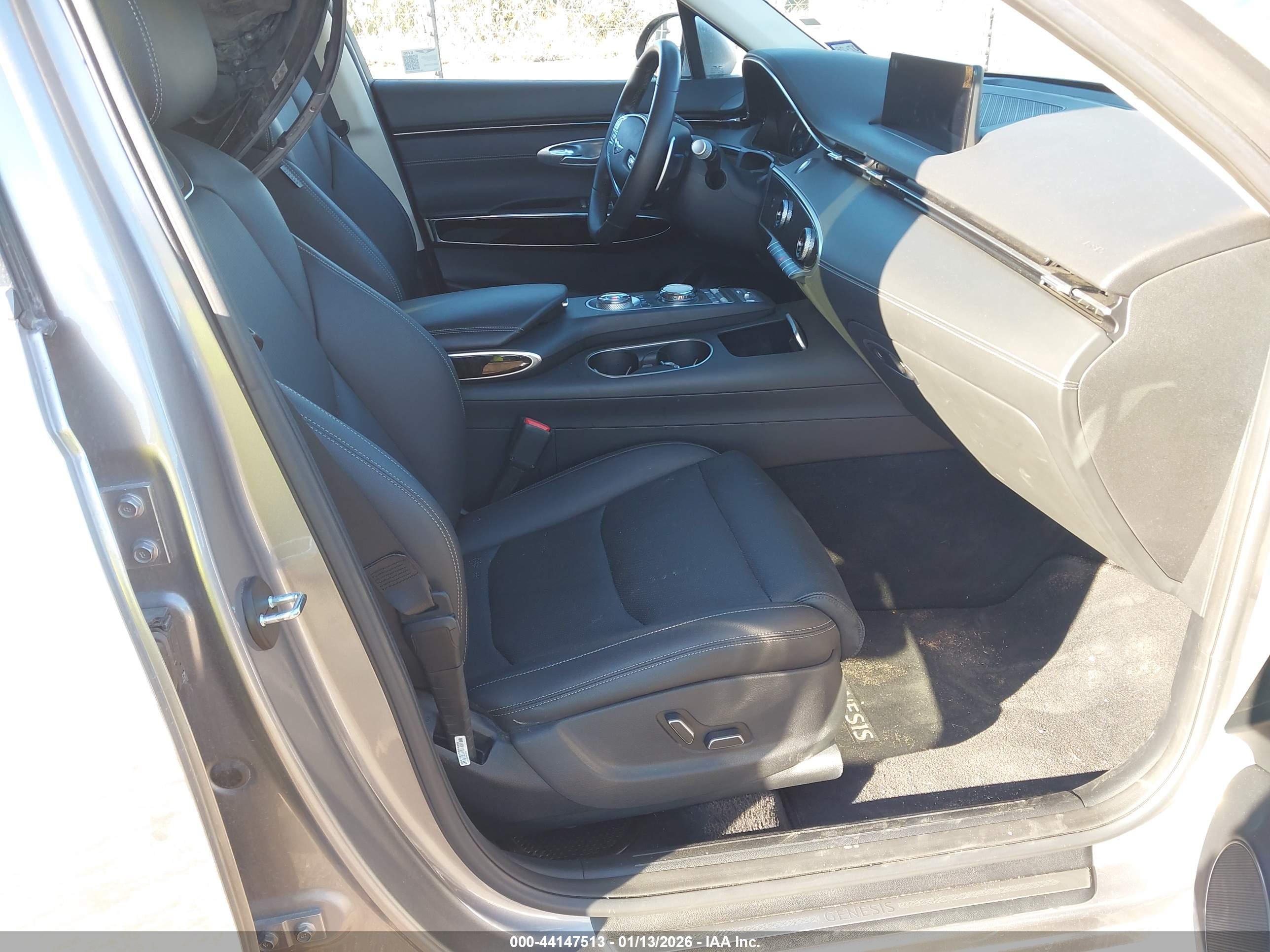 GENESIS GV70 image 5