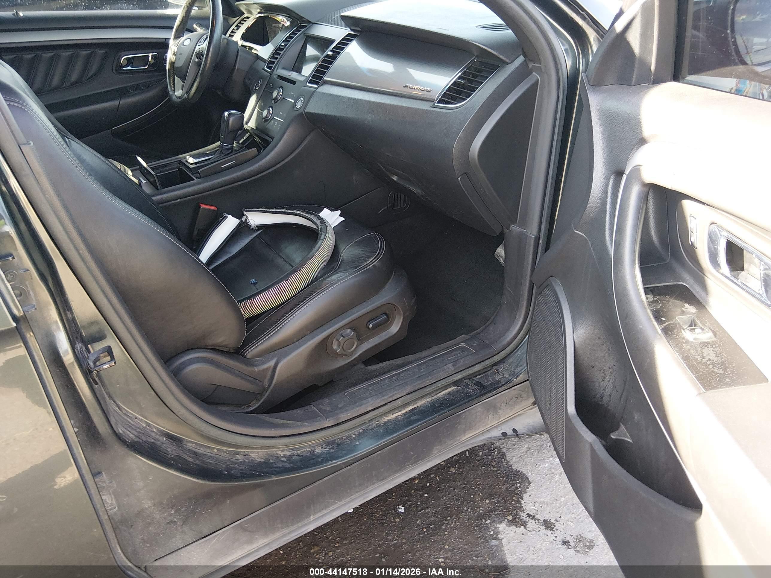 FORD TAURUS image 5