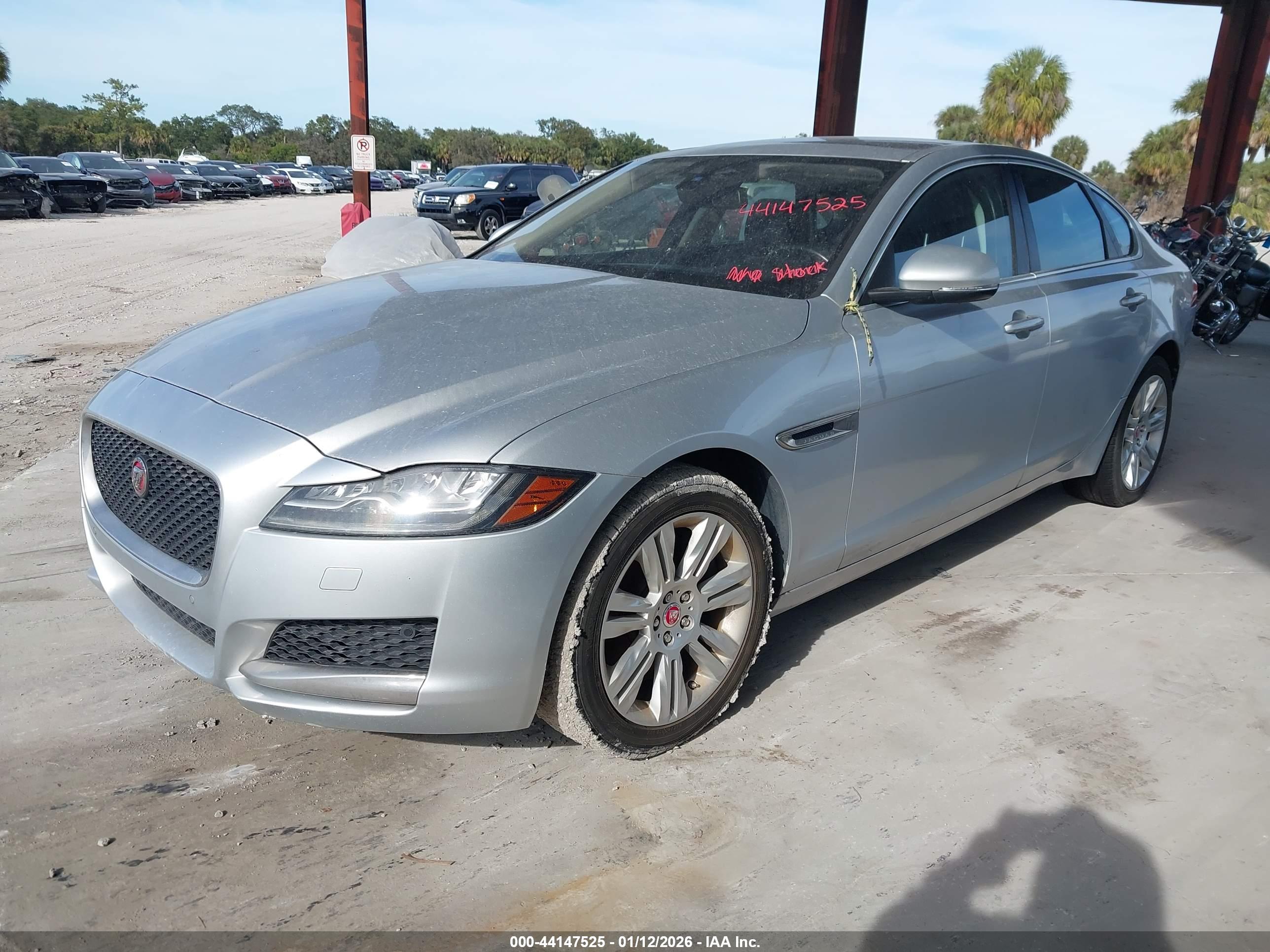 JAGUAR XF image 2