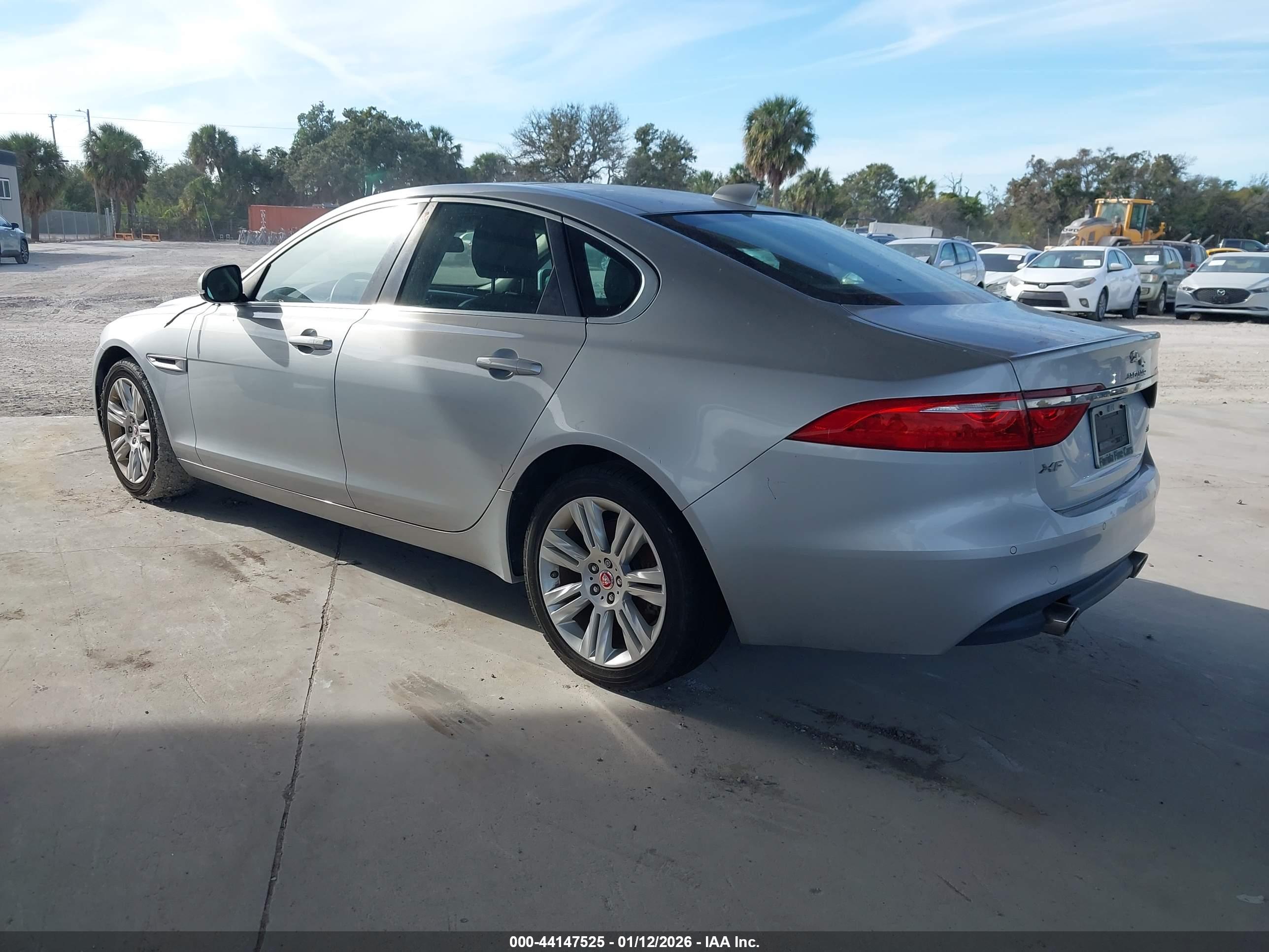 JAGUAR XF image 3