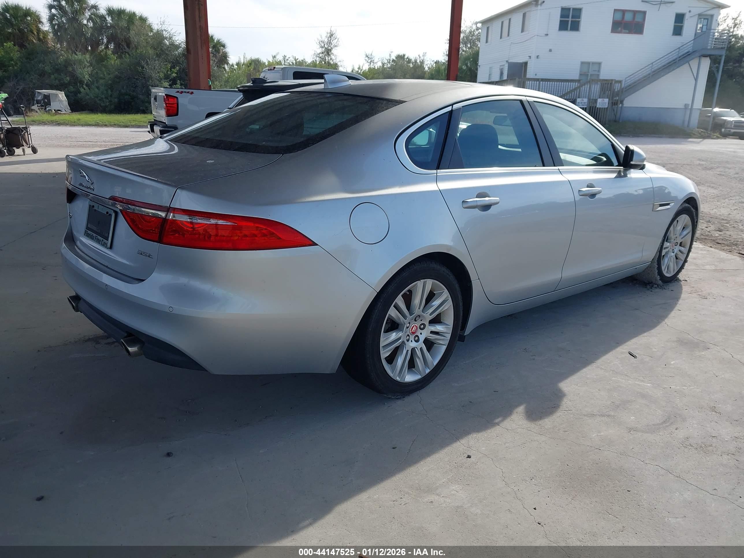 JAGUAR XF image 4