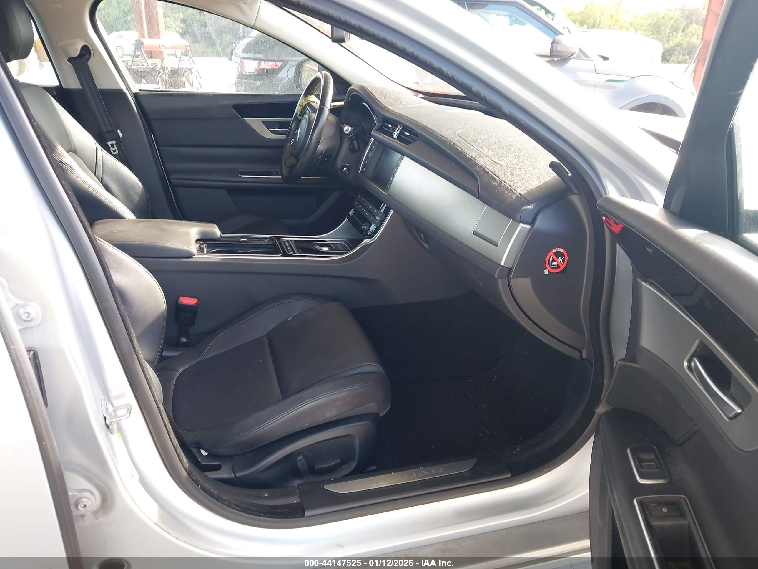 JAGUAR XF image 5