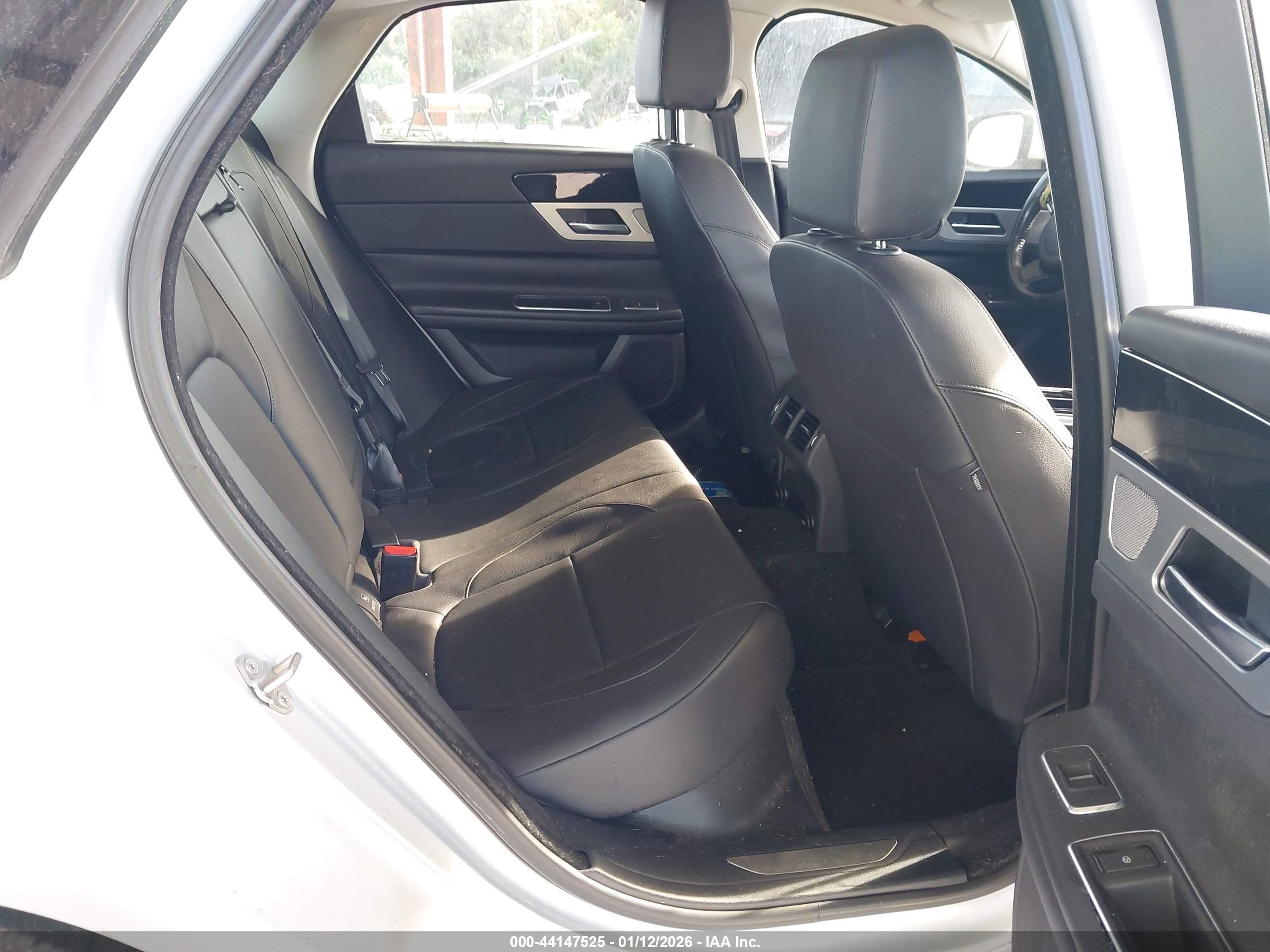 JAGUAR XF image 8