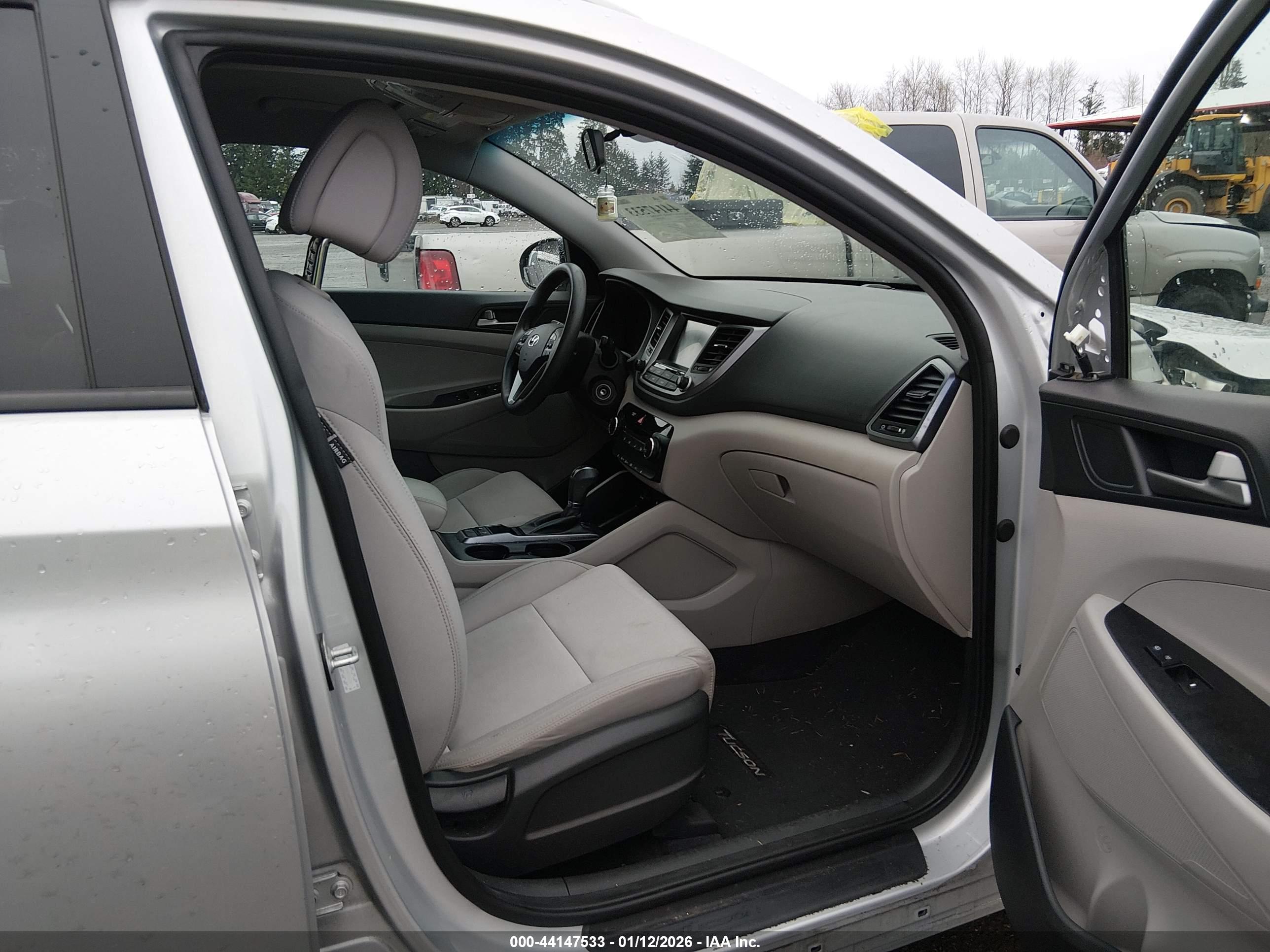 HYUNDAI TUCSON image 5