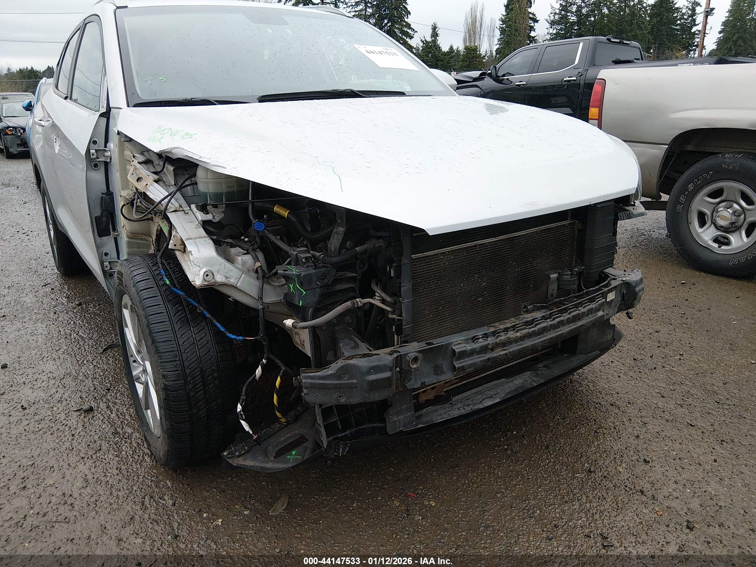 HYUNDAI TUCSON image 6
