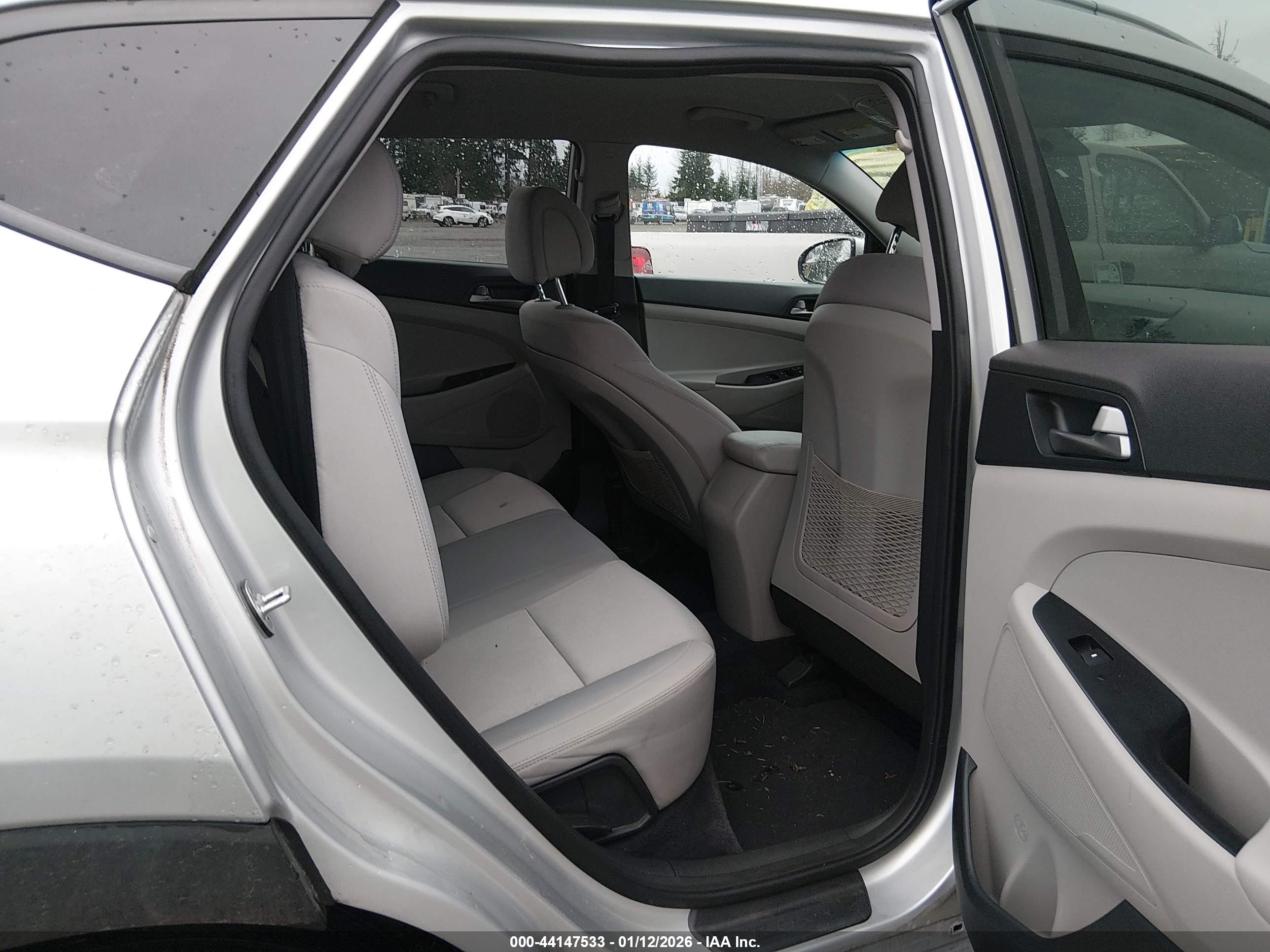HYUNDAI TUCSON image 8