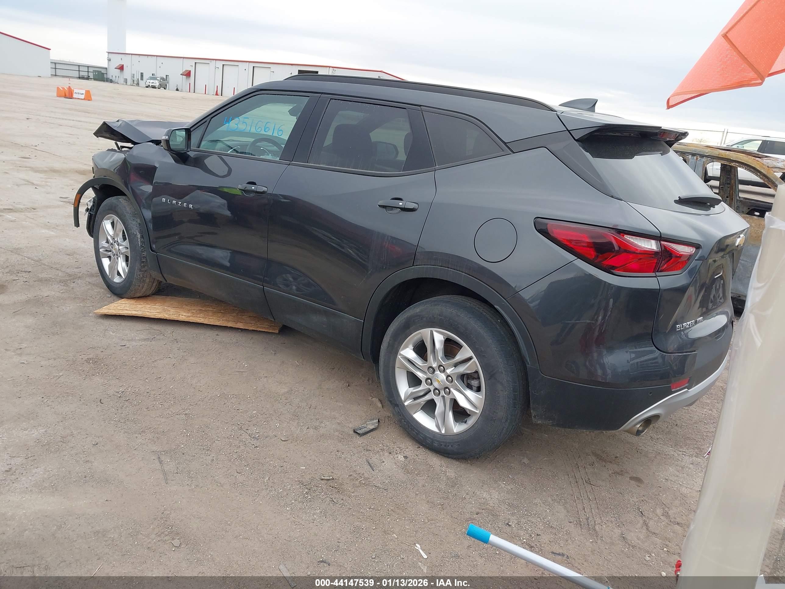 CHEVROLET BLAZER image 3