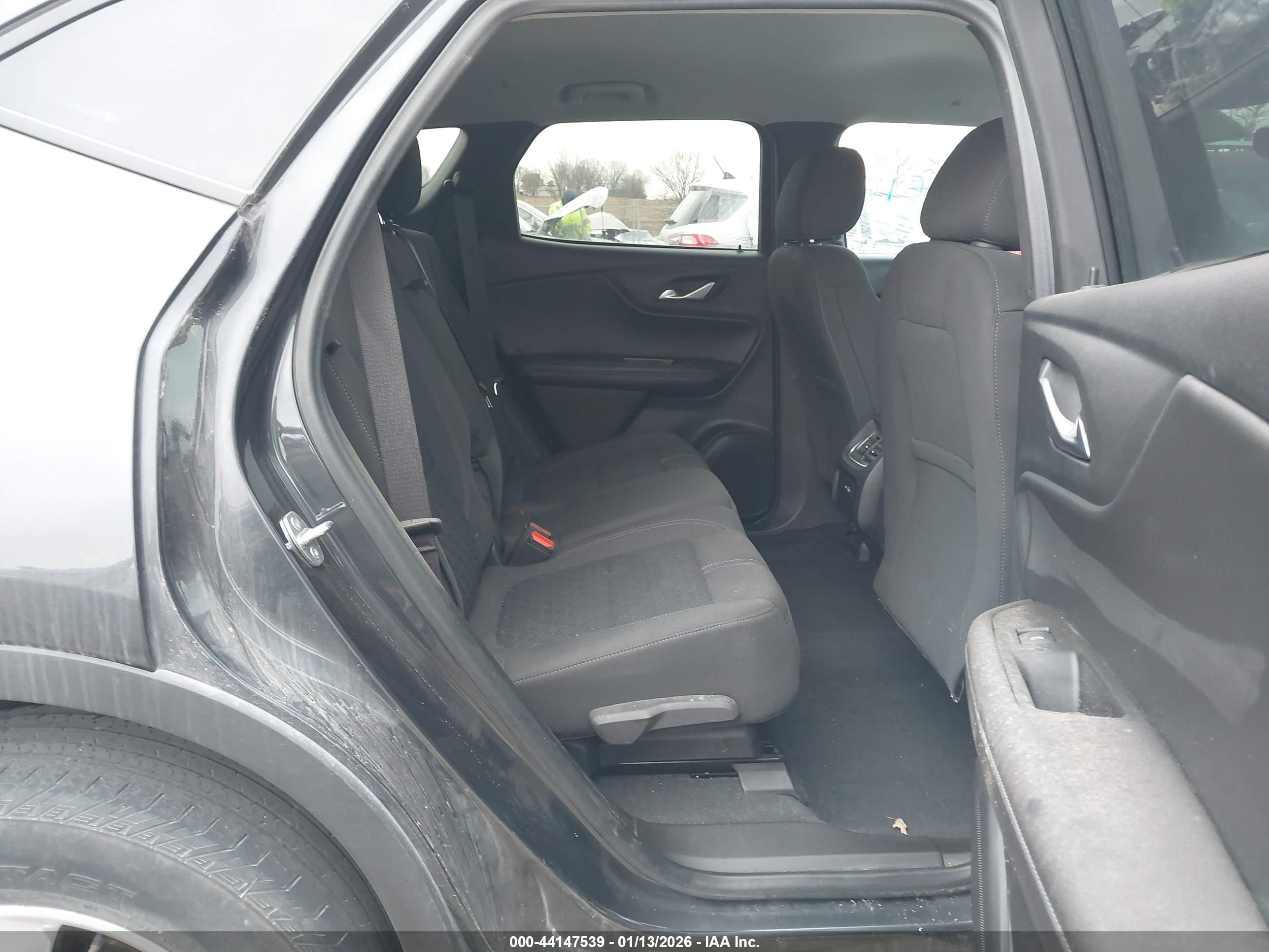 CHEVROLET BLAZER image 8