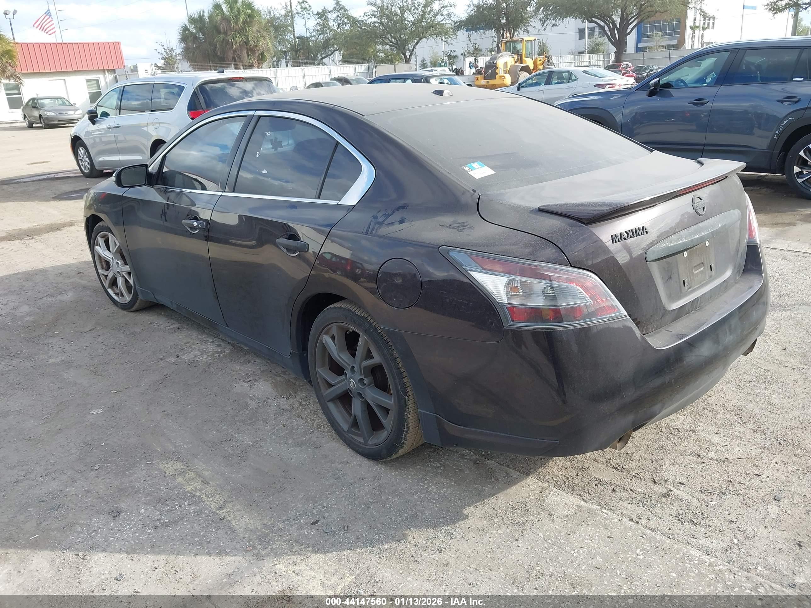 NISSAN MAXIMA image 3