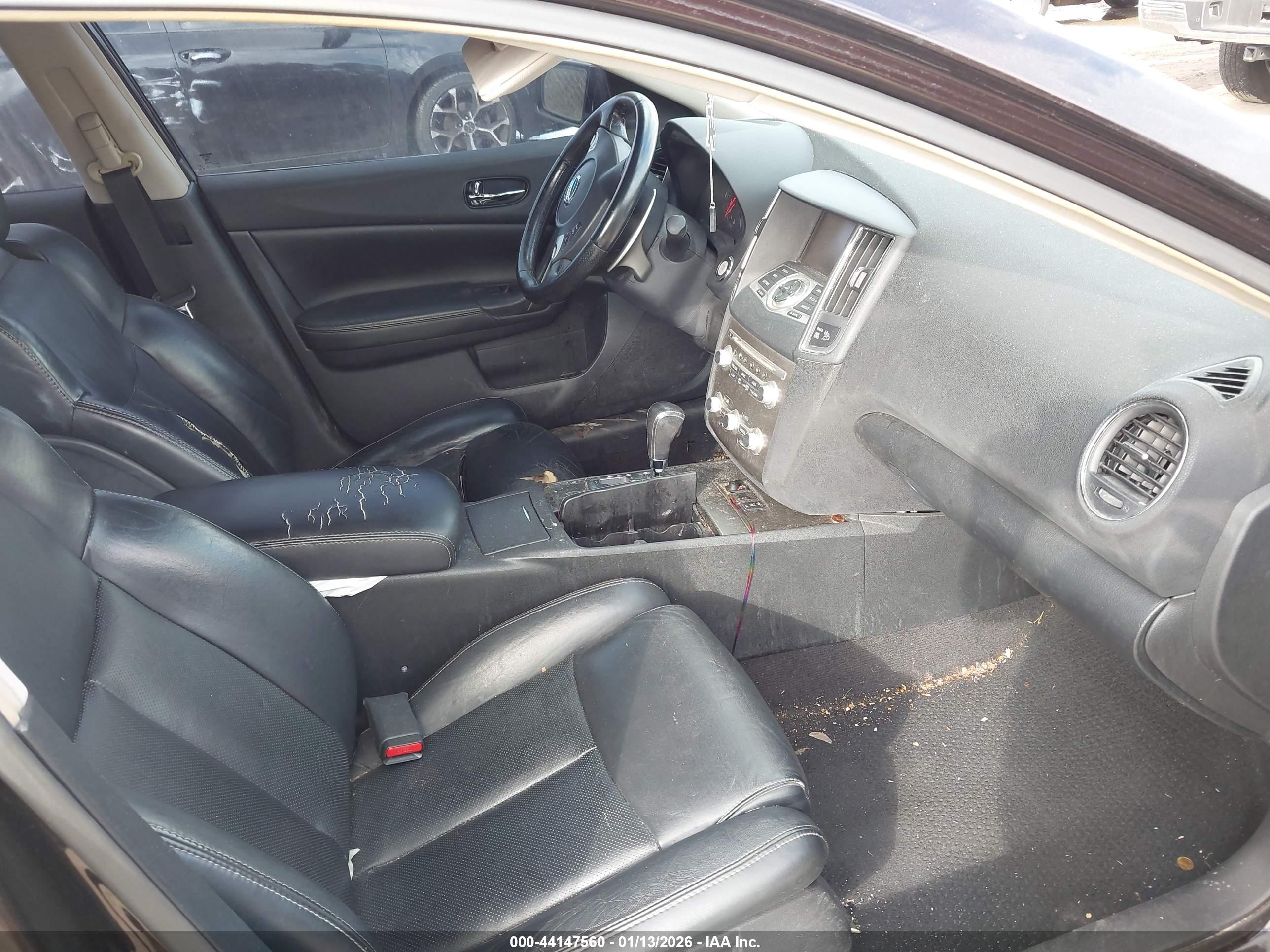NISSAN MAXIMA image 5
