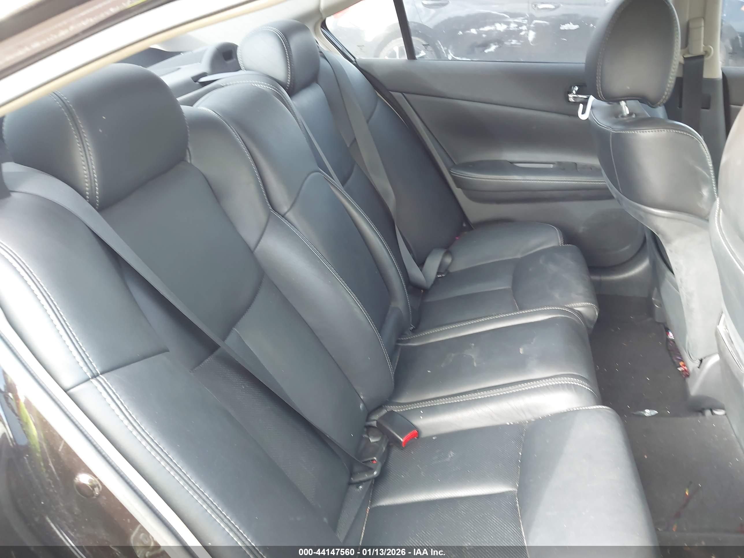 NISSAN MAXIMA image 8