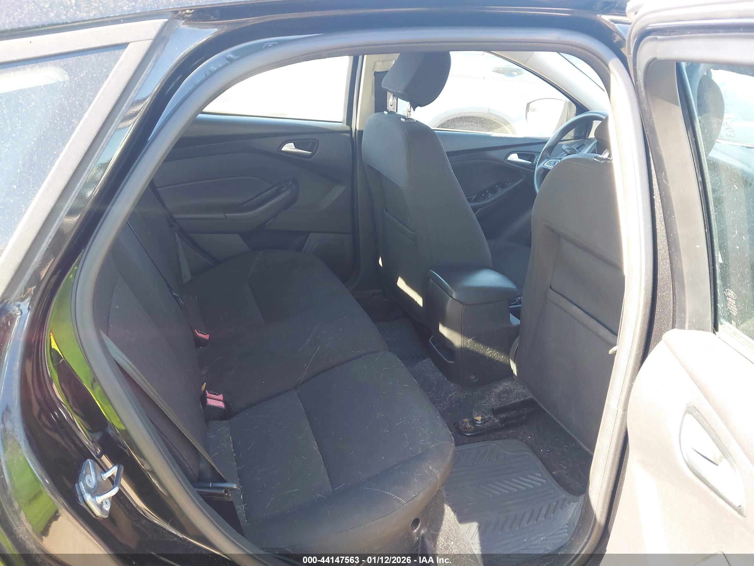 FORD FOCUS image 8