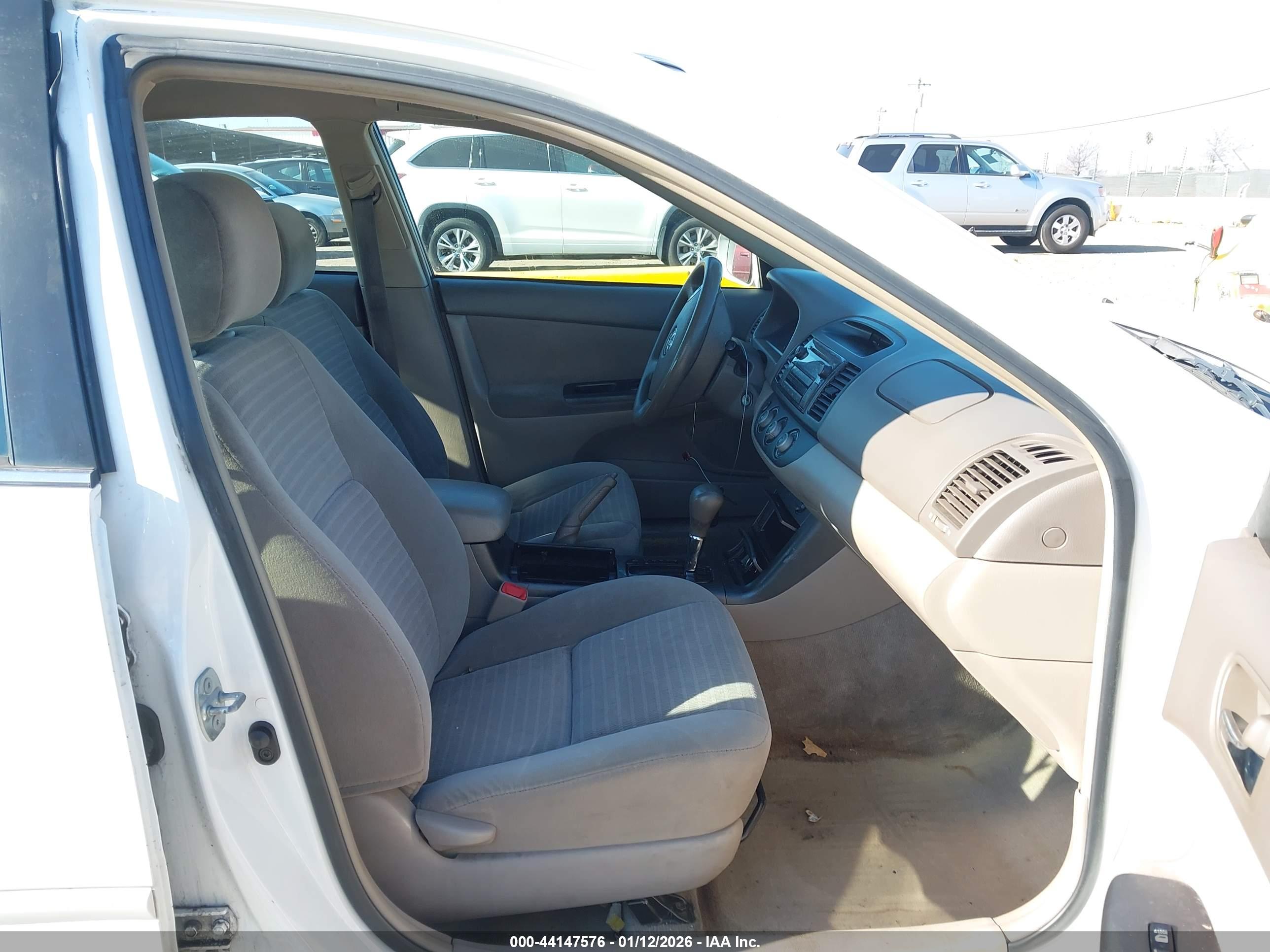 TOYOTA CAMRY image 5