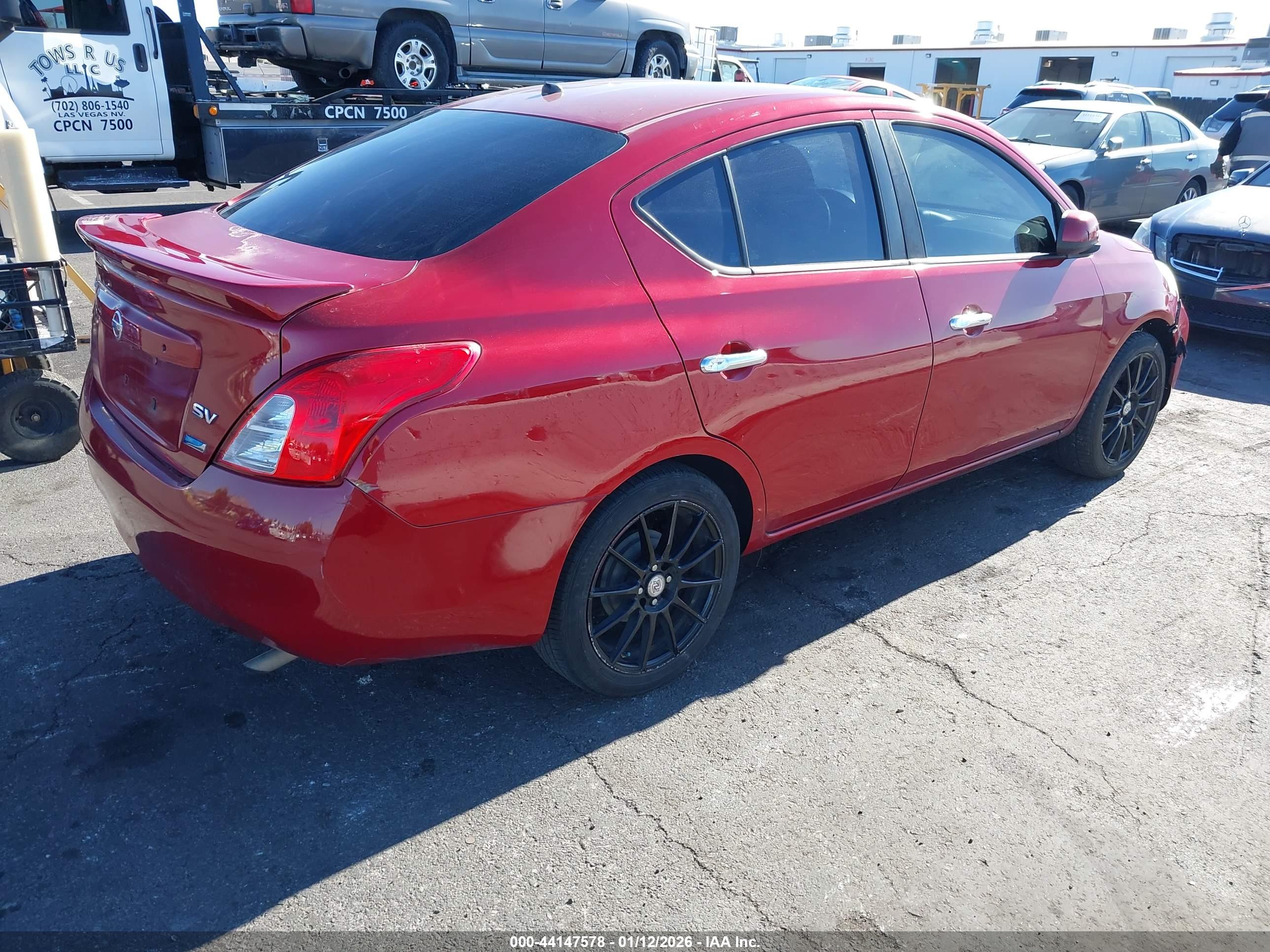 NISSAN VERSA image 4