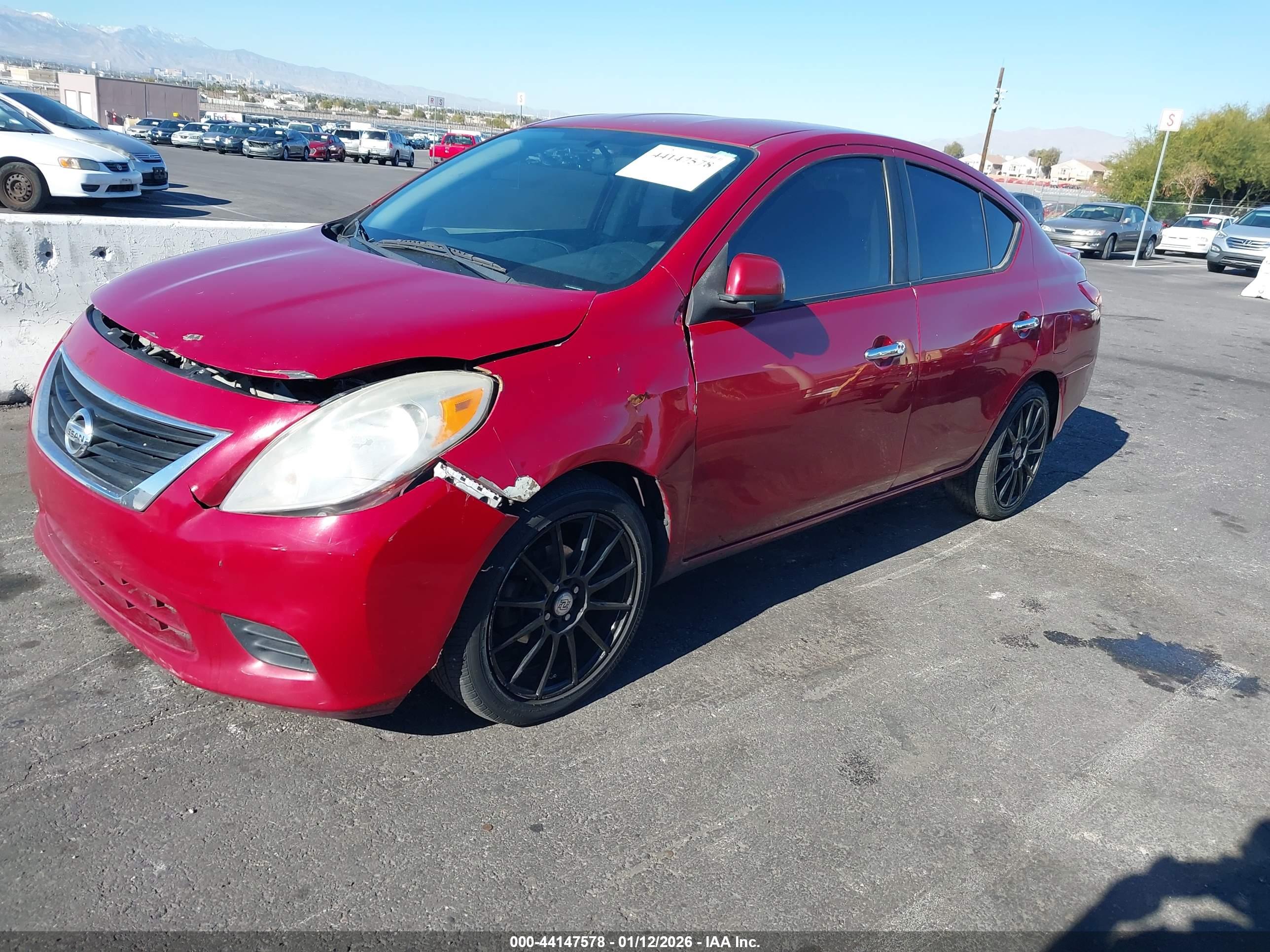 NISSAN VERSA image 6
