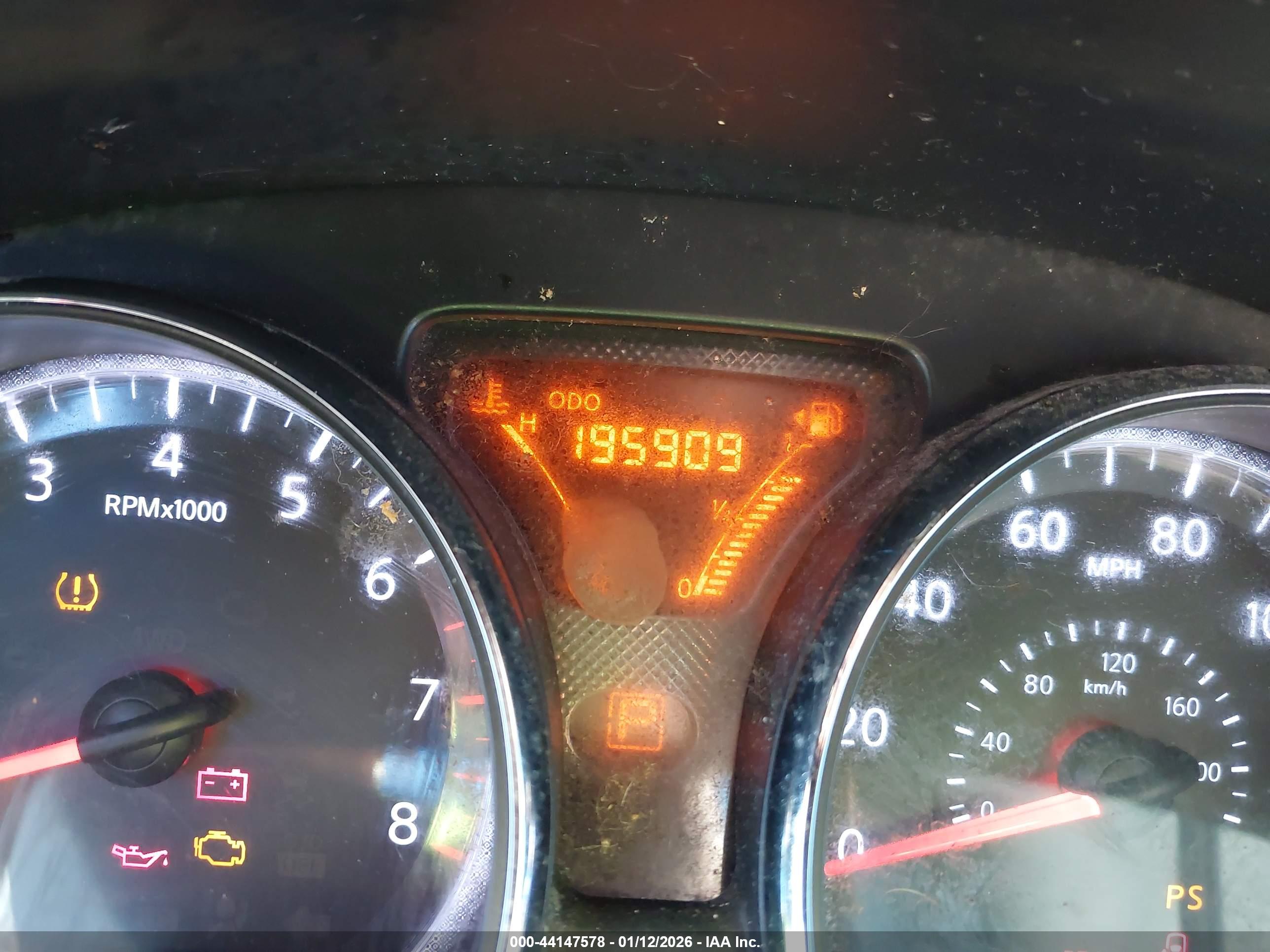 NISSAN VERSA image 7