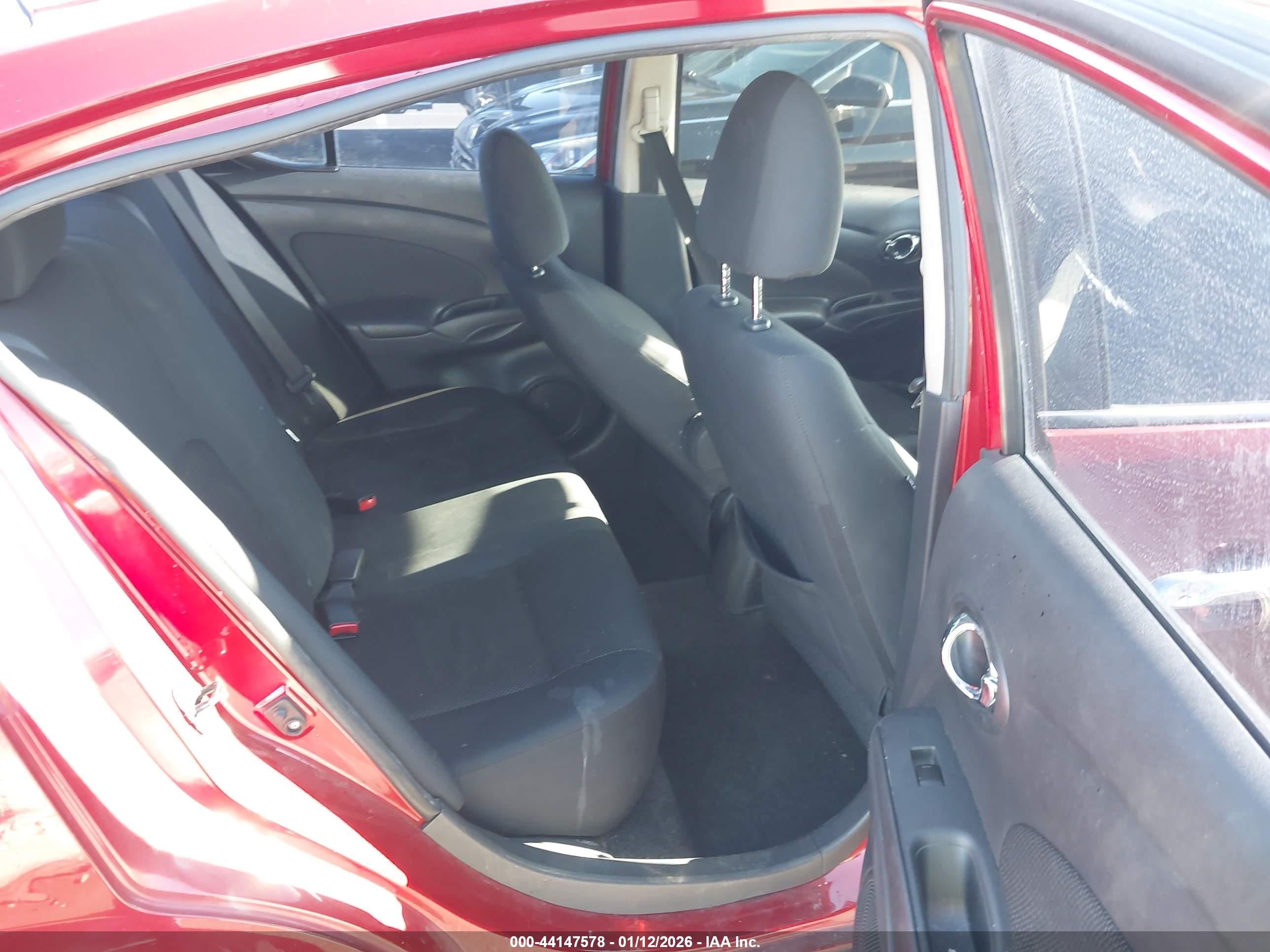 NISSAN VERSA image 8