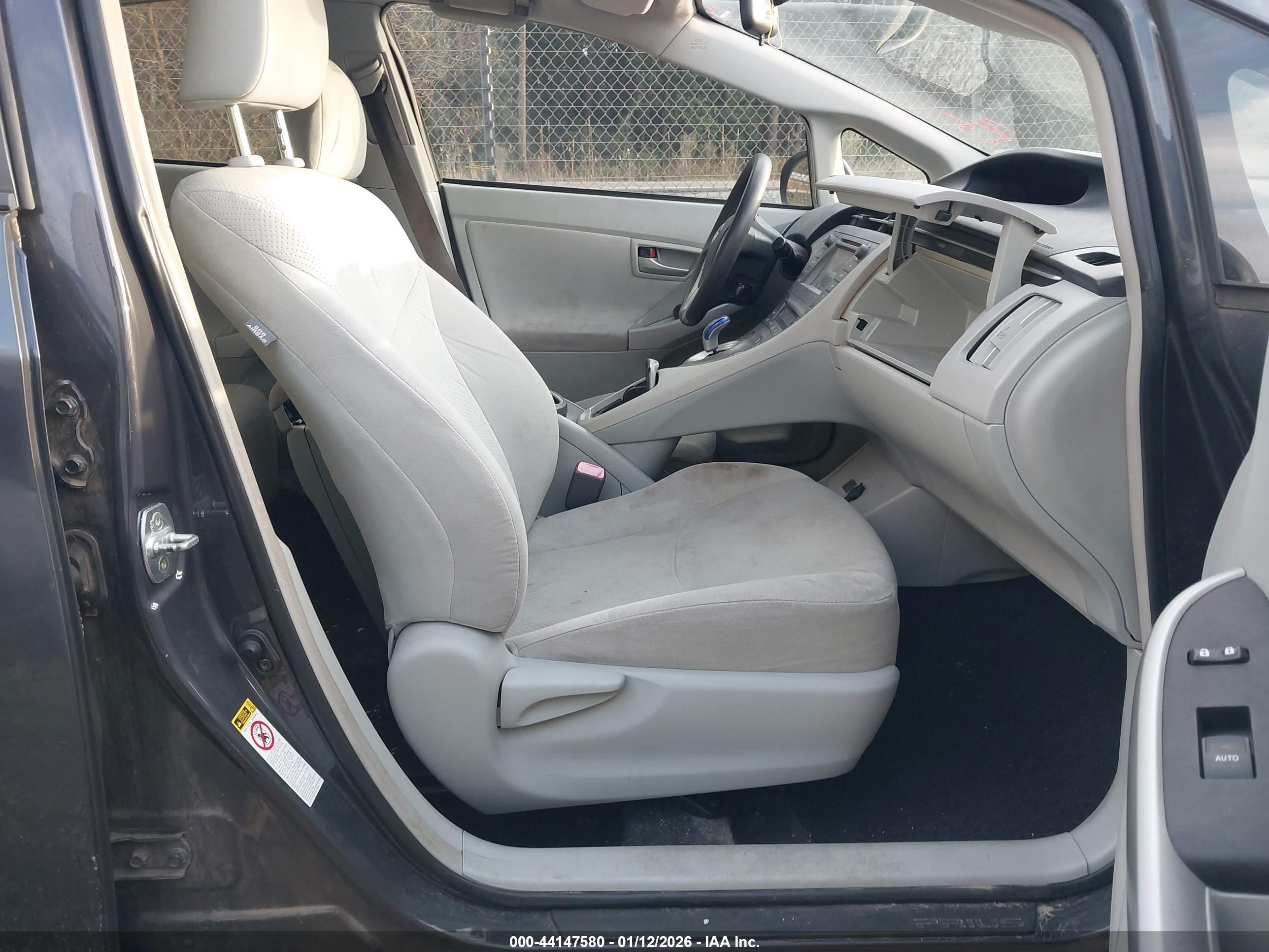 TOYOTA PRIUS image 5