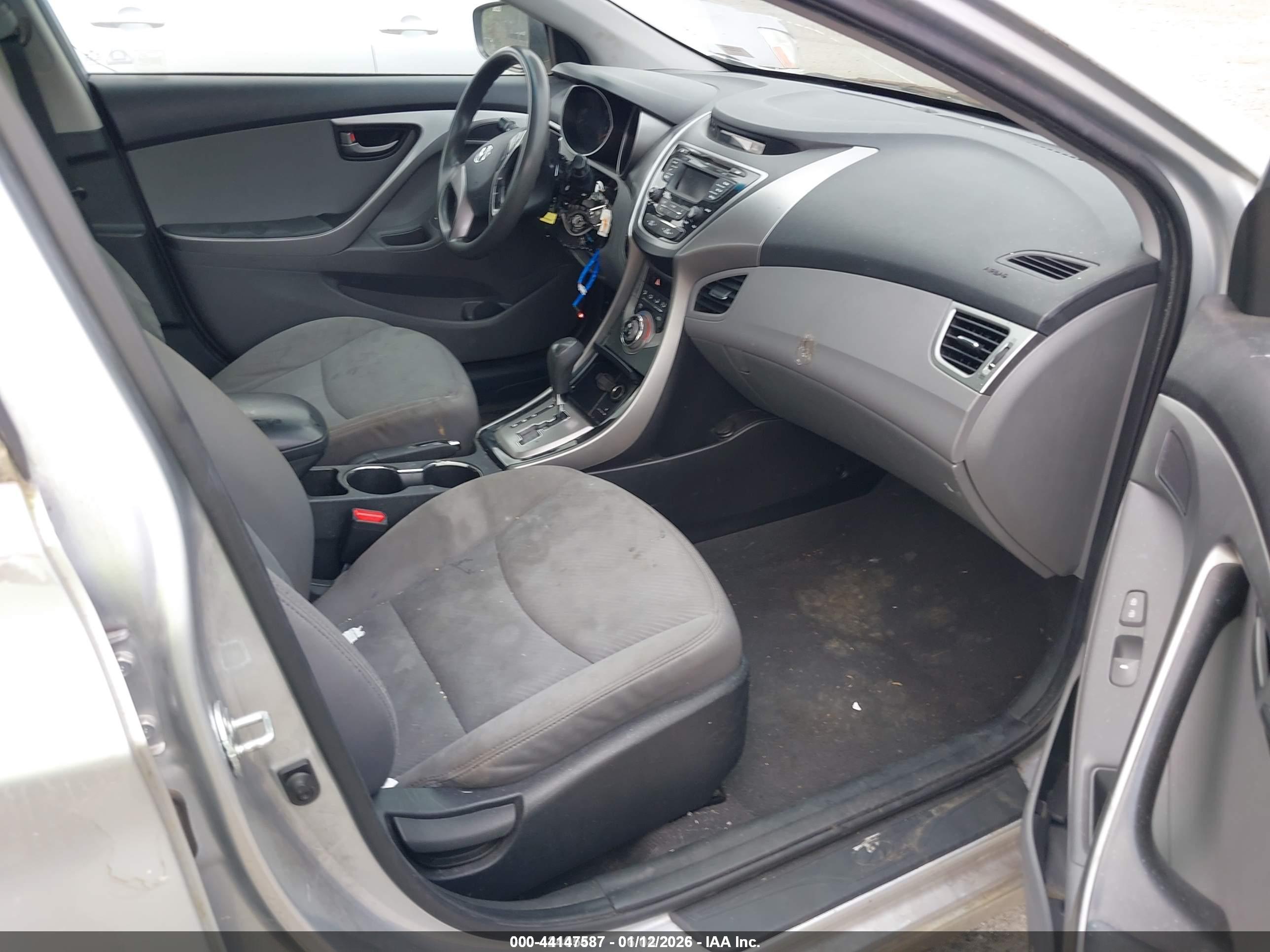 HYUNDAI ELANTRA image 5
