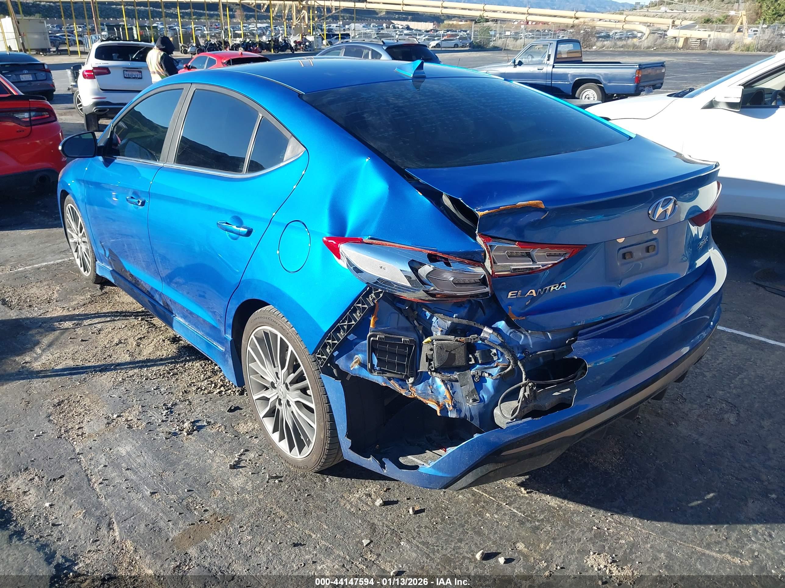 HYUNDAI ELANTRA image 3