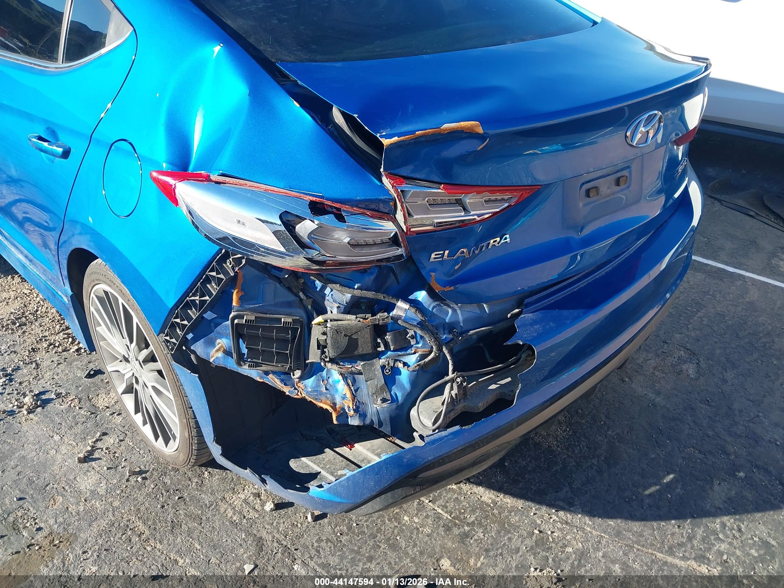 HYUNDAI ELANTRA image 6