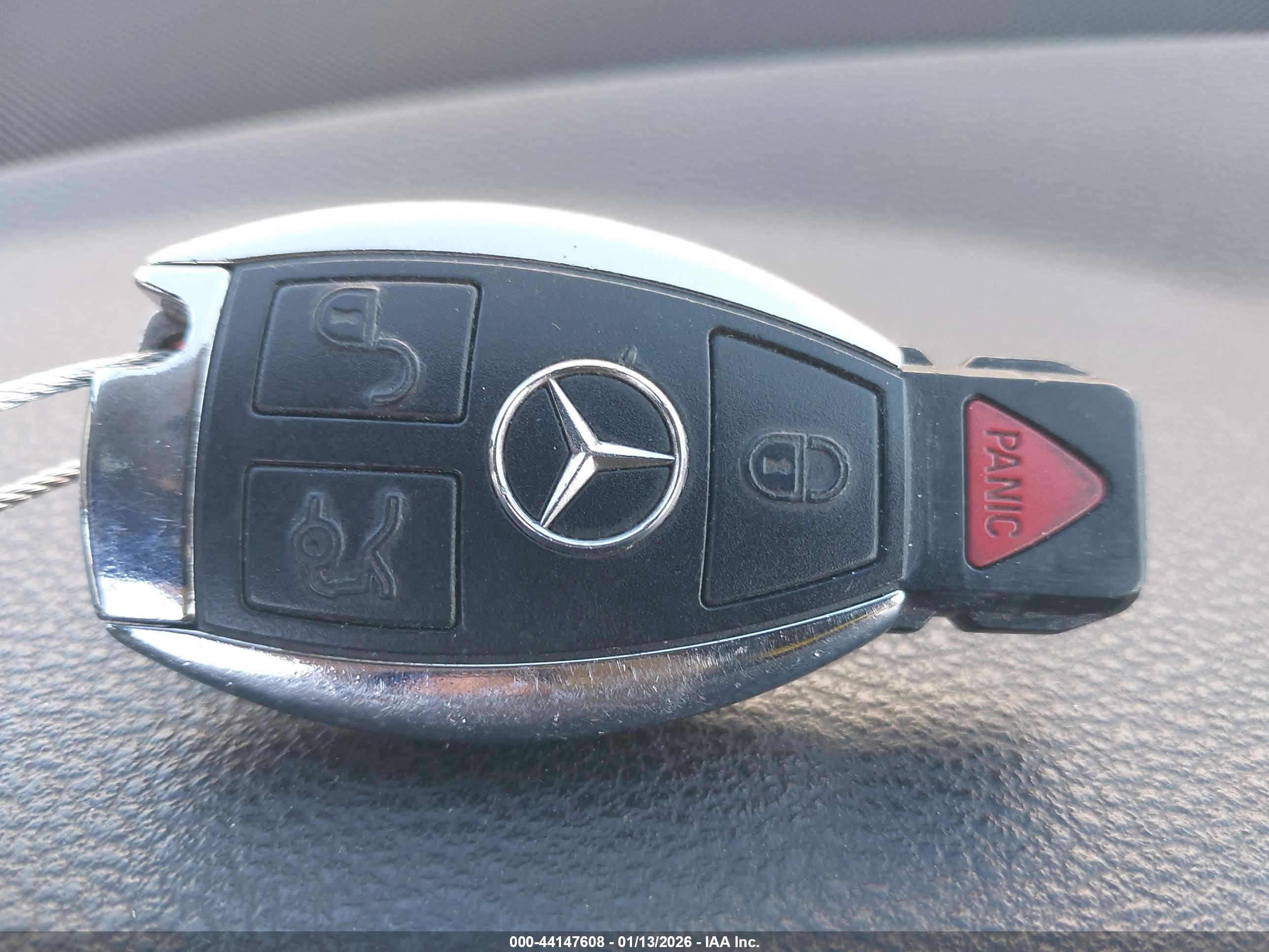 MERCEDES-BENZ GLK image 11