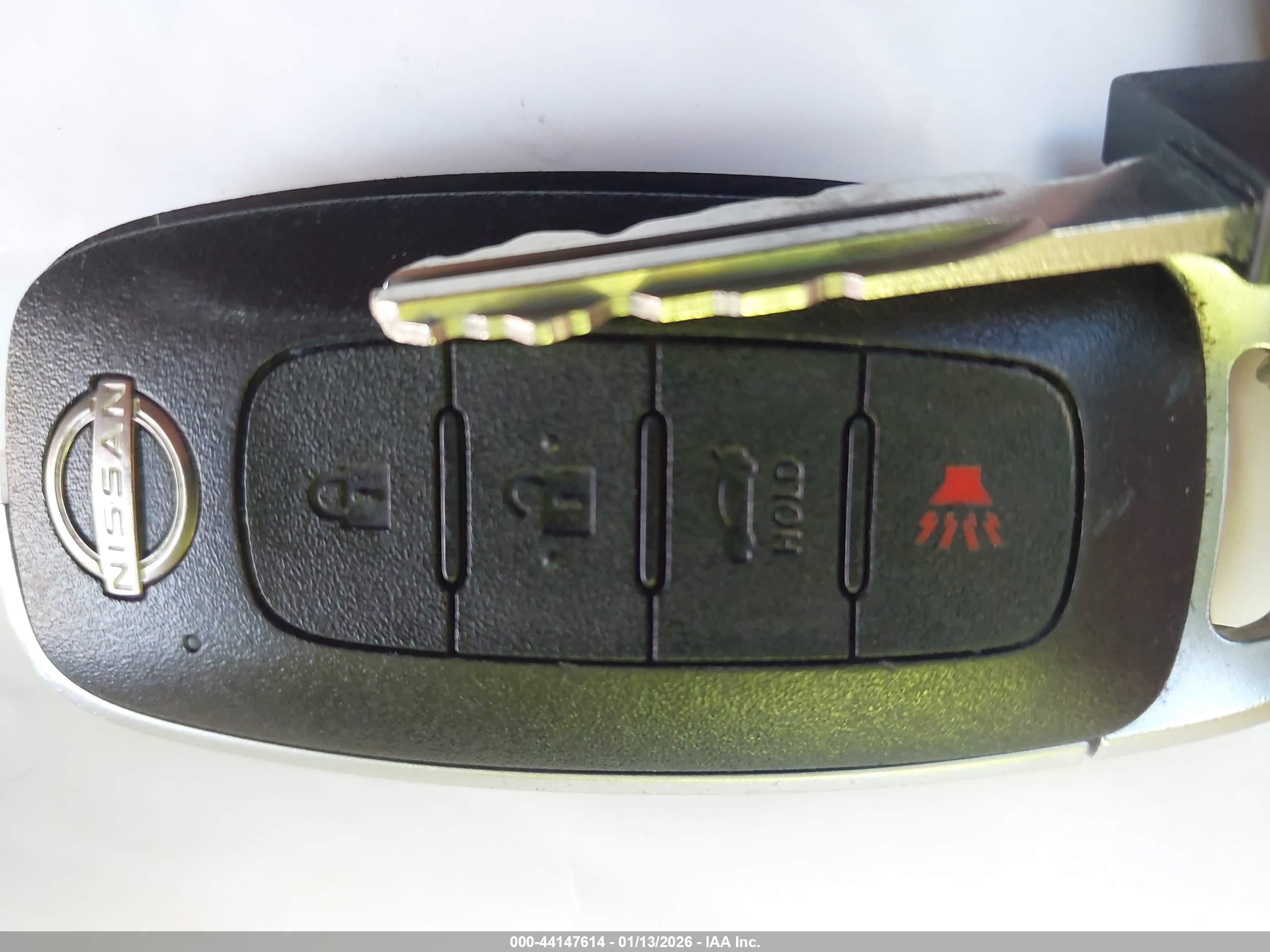 NISSAN VERSA image 11