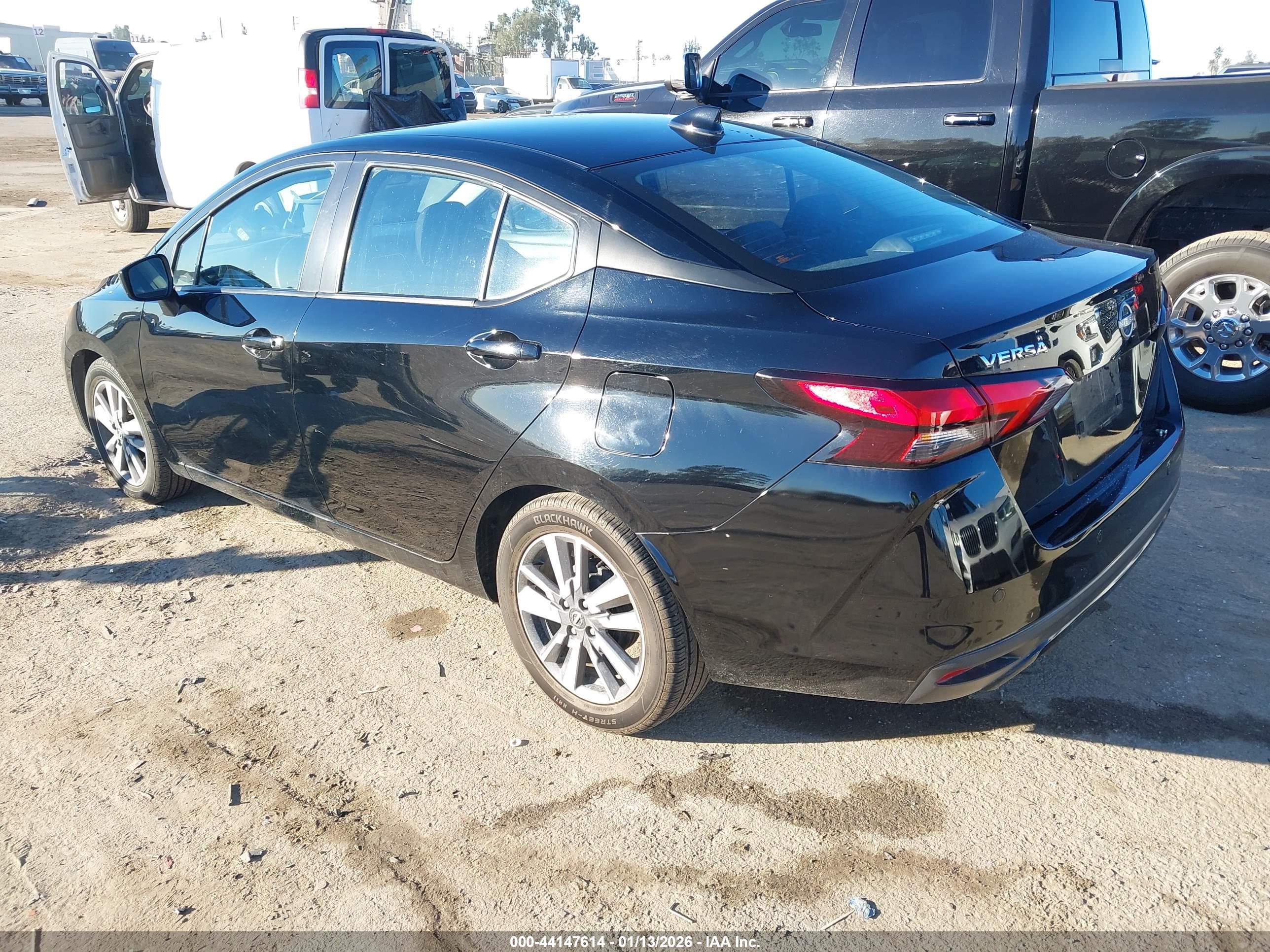 NISSAN VERSA image 3