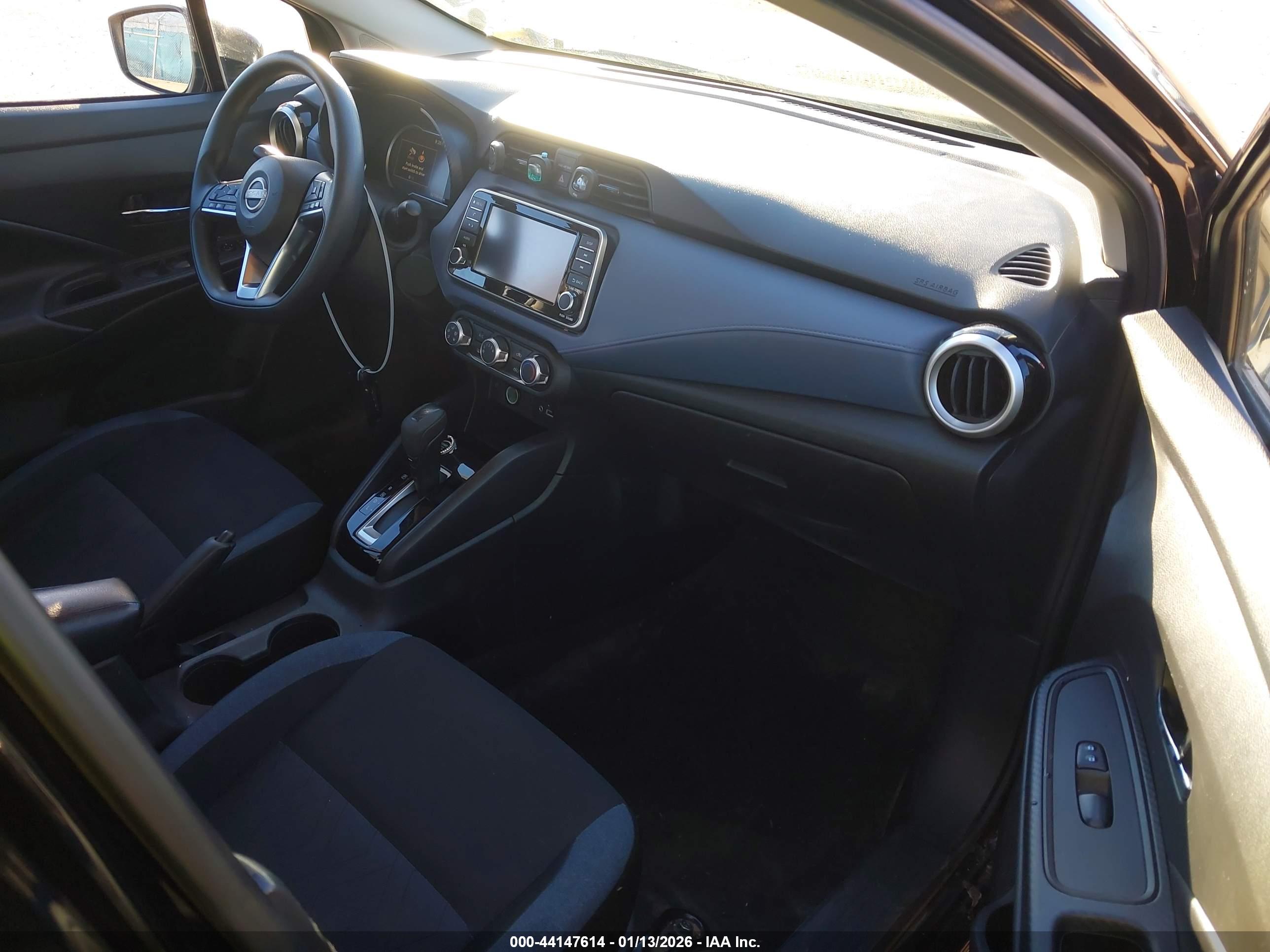 NISSAN VERSA image 5