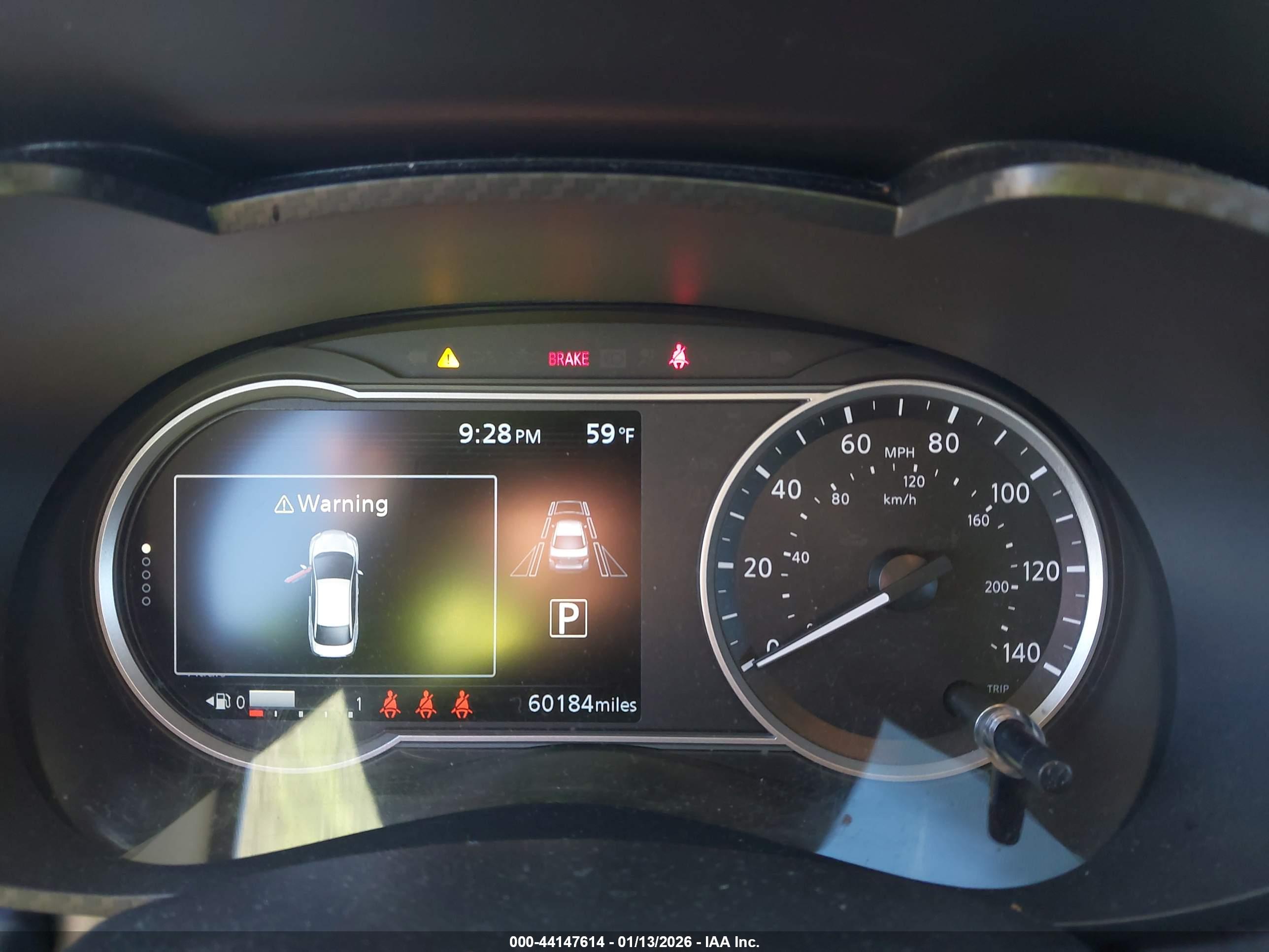 NISSAN VERSA image 7